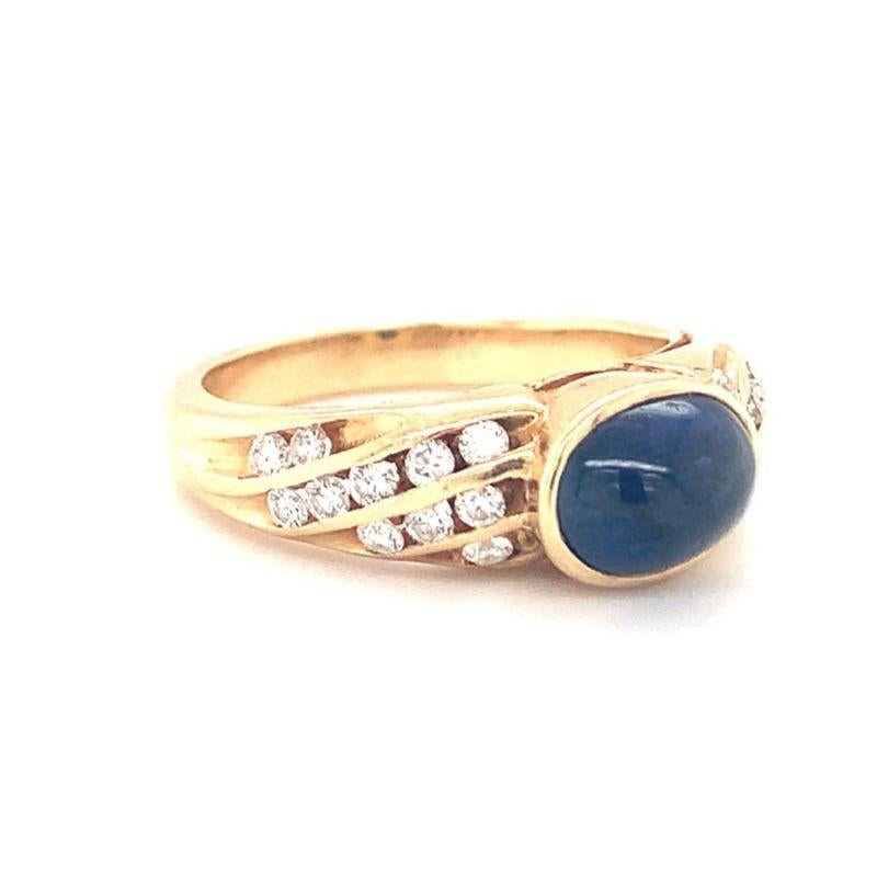 Sapphire and Diamond 14k Yellow Gold Ring, circa 1970s In Good Condition For Sale In Beverly Hills, CA