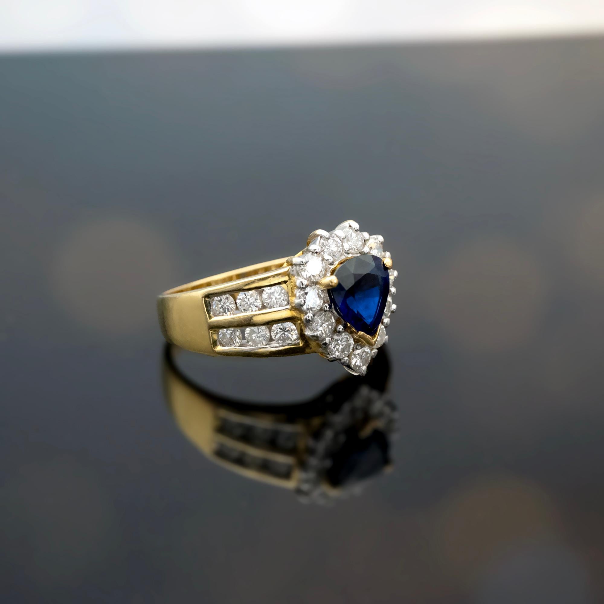 Contemporary Sapphire and Diamond 18-KT Gold Halo Rong