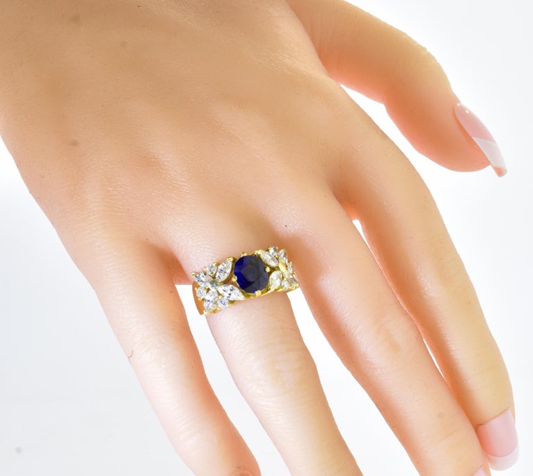 Sapphire and Diamond 18K Hand Made Ring In Excellent Condition For Sale In Aspen, CO