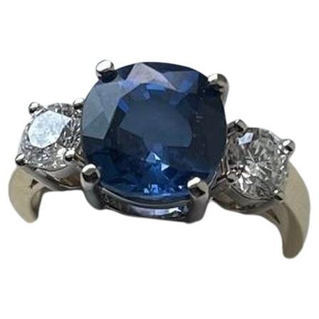 Sapphire and Diamond 3 Stone Gold Vintage Ring For Sale