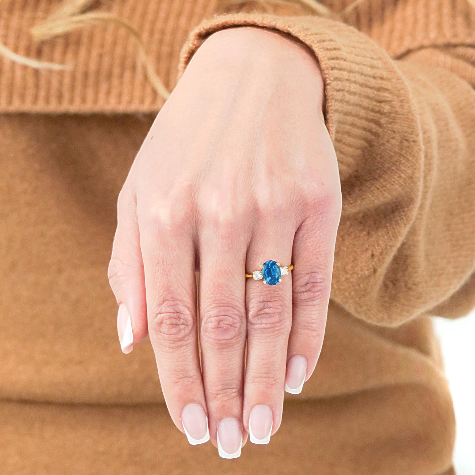 Anello a 3 pietre con zaffiro e diamante In condizioni ottime in vendita a Litchfield, CT