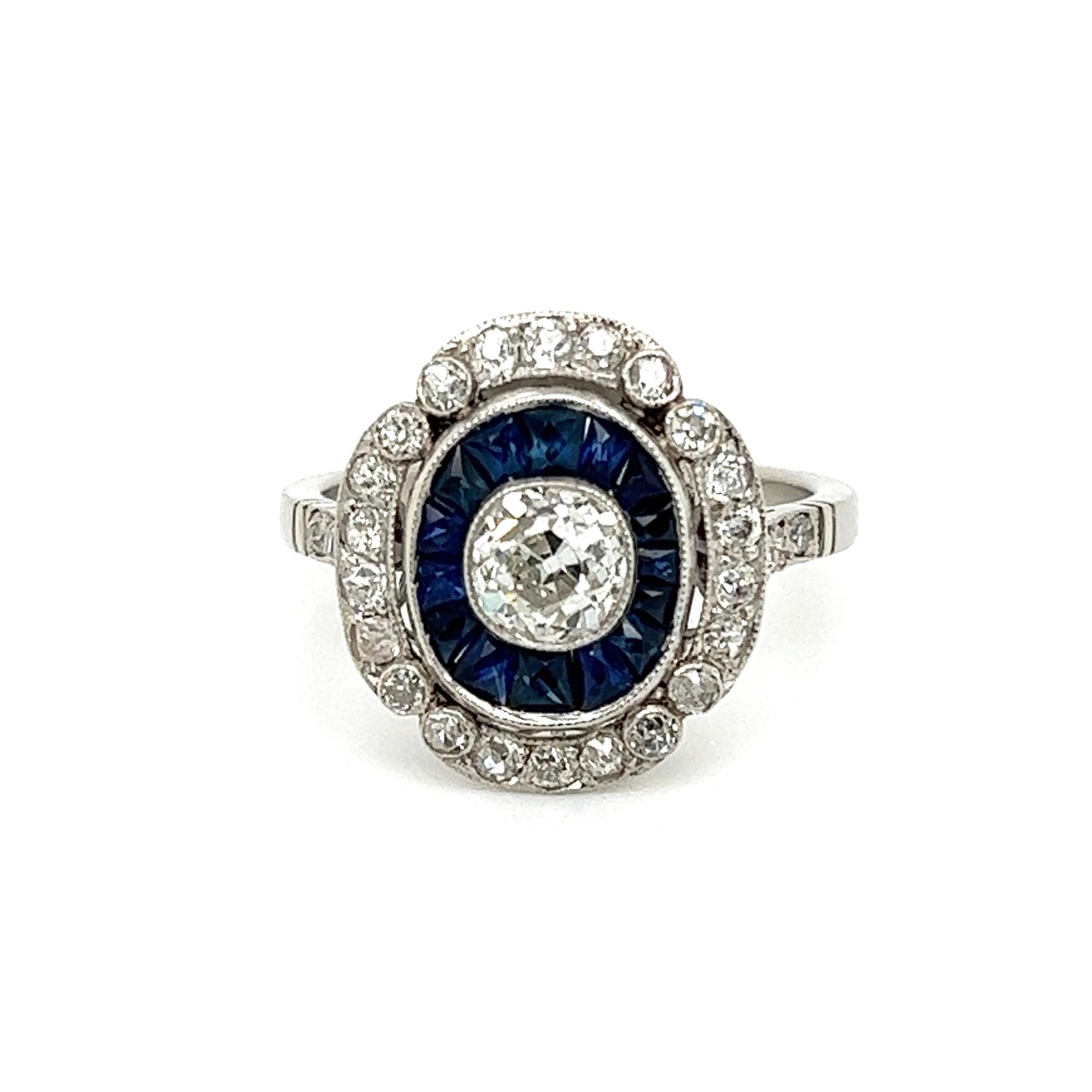 Sapphire and Diamond Art Deco Revival Platinum Ring Estate Fine Jewelry In Excellent Condition For Sale In Montreal, QC