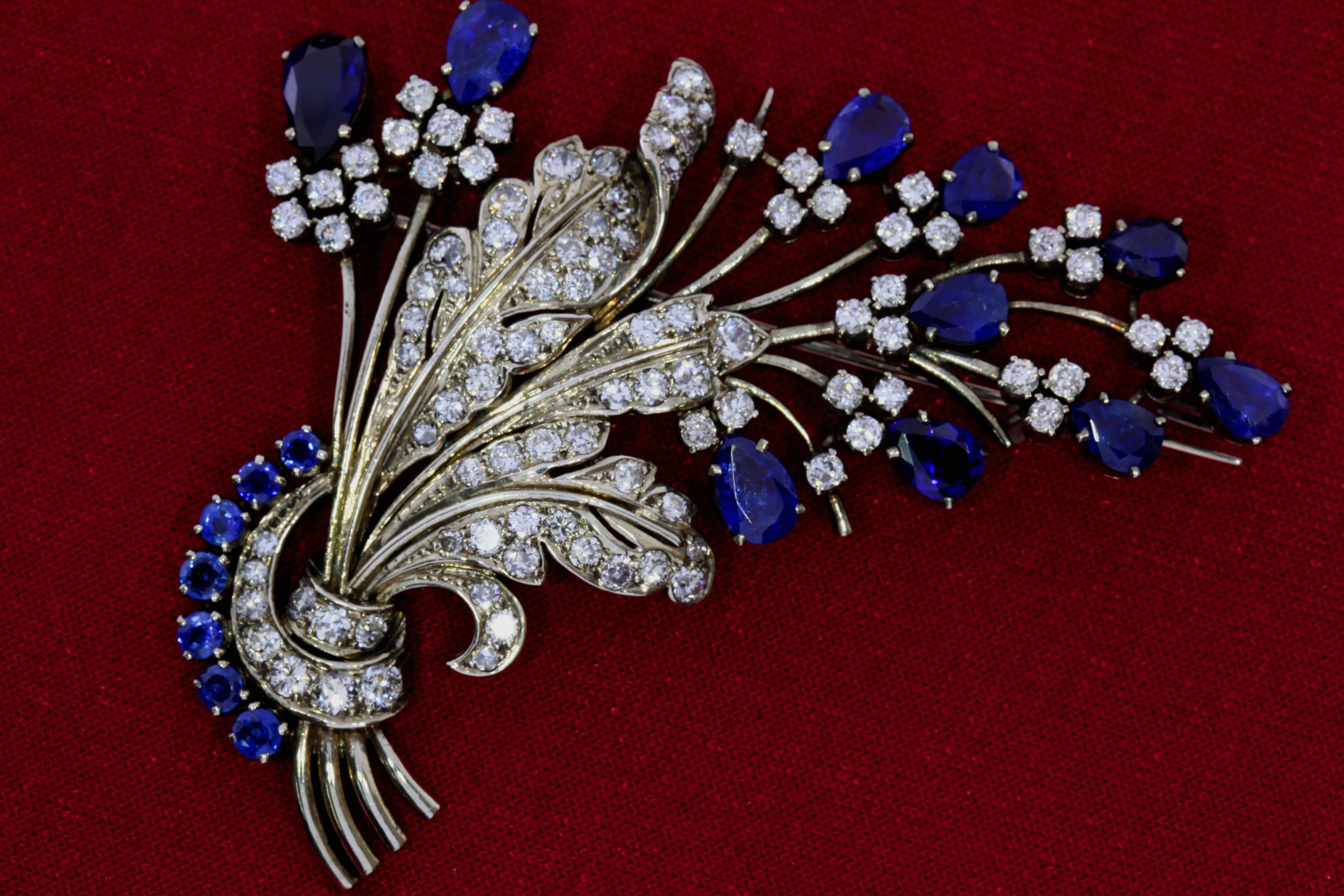 Women's or Men's Sapphire and Diamond Art Nouveau Brooch For Sale