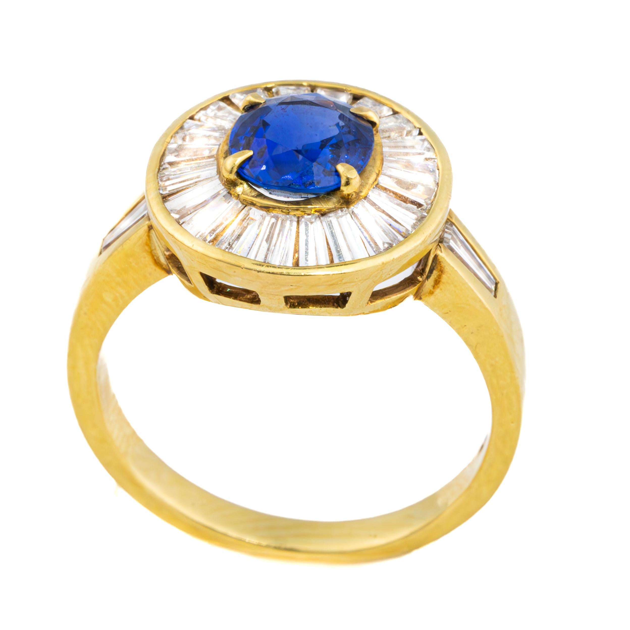 Taille baguette Bague halo saphir et diamant baguette en vente