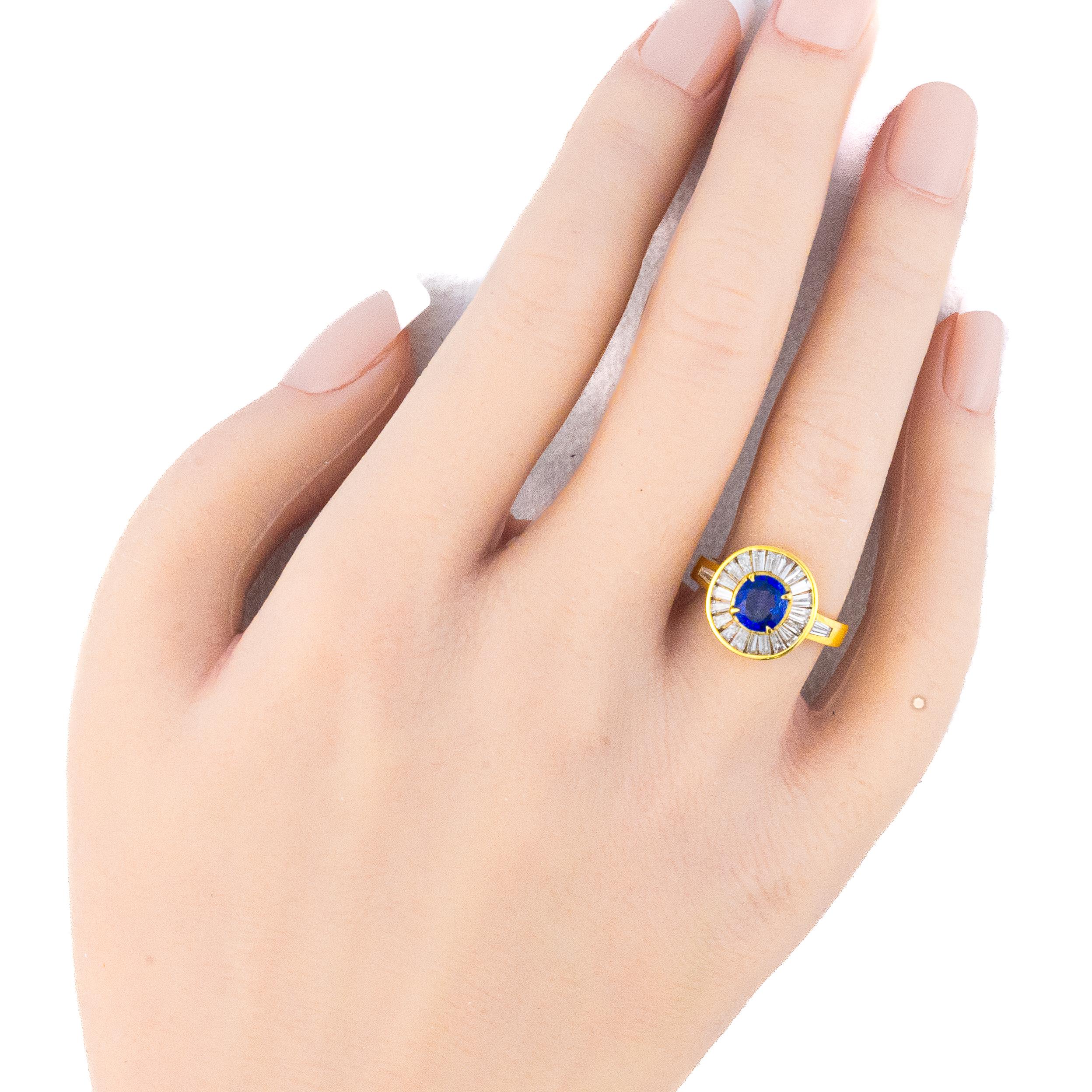 Bague halo saphir et diamant baguette Excellent état - En vente à New York, NY