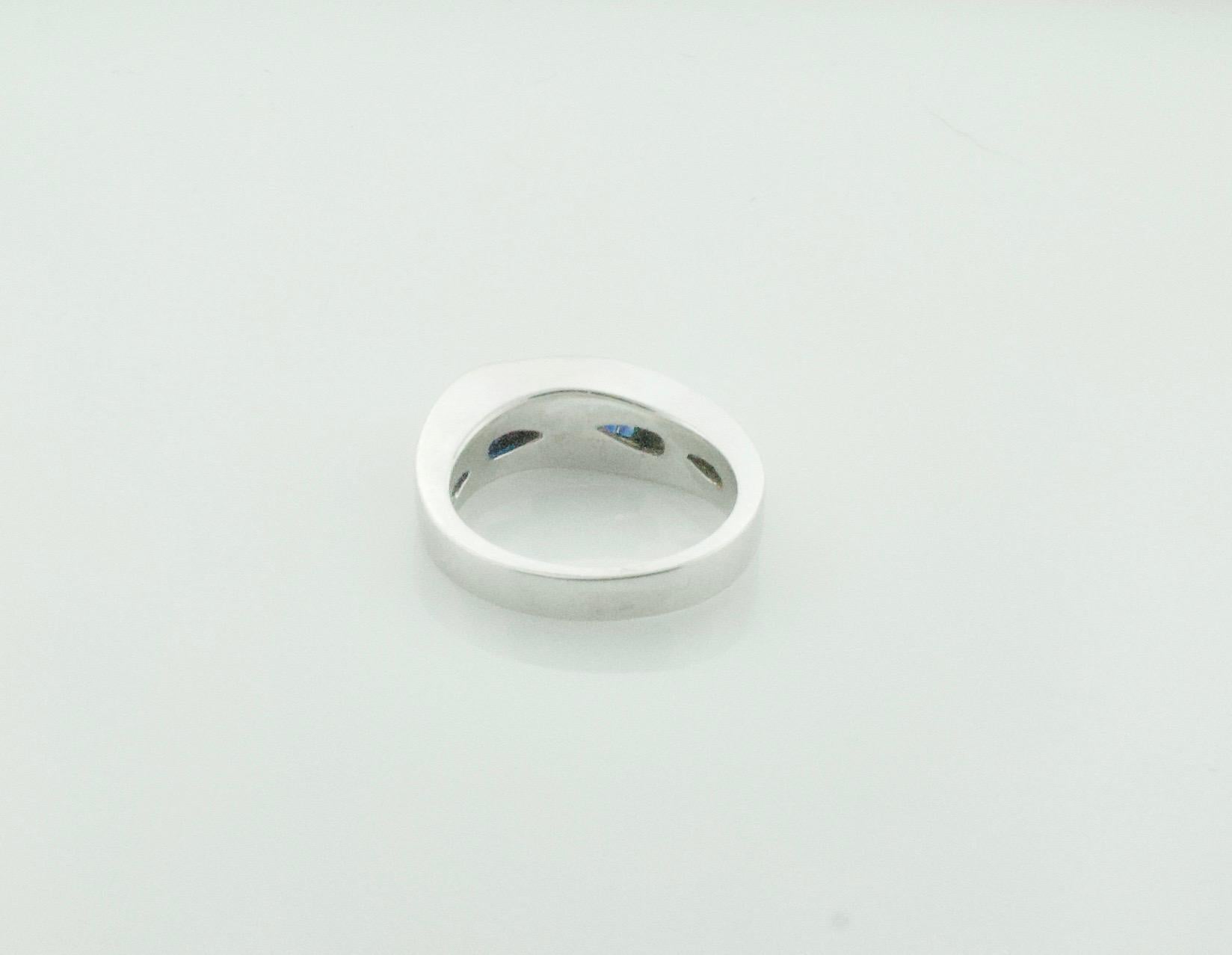 Ring mit Saphir und Diamant aus 18 Karat Weißgold von „DeHago“ im Zustand „Neu“ im Angebot in Wailea, HI