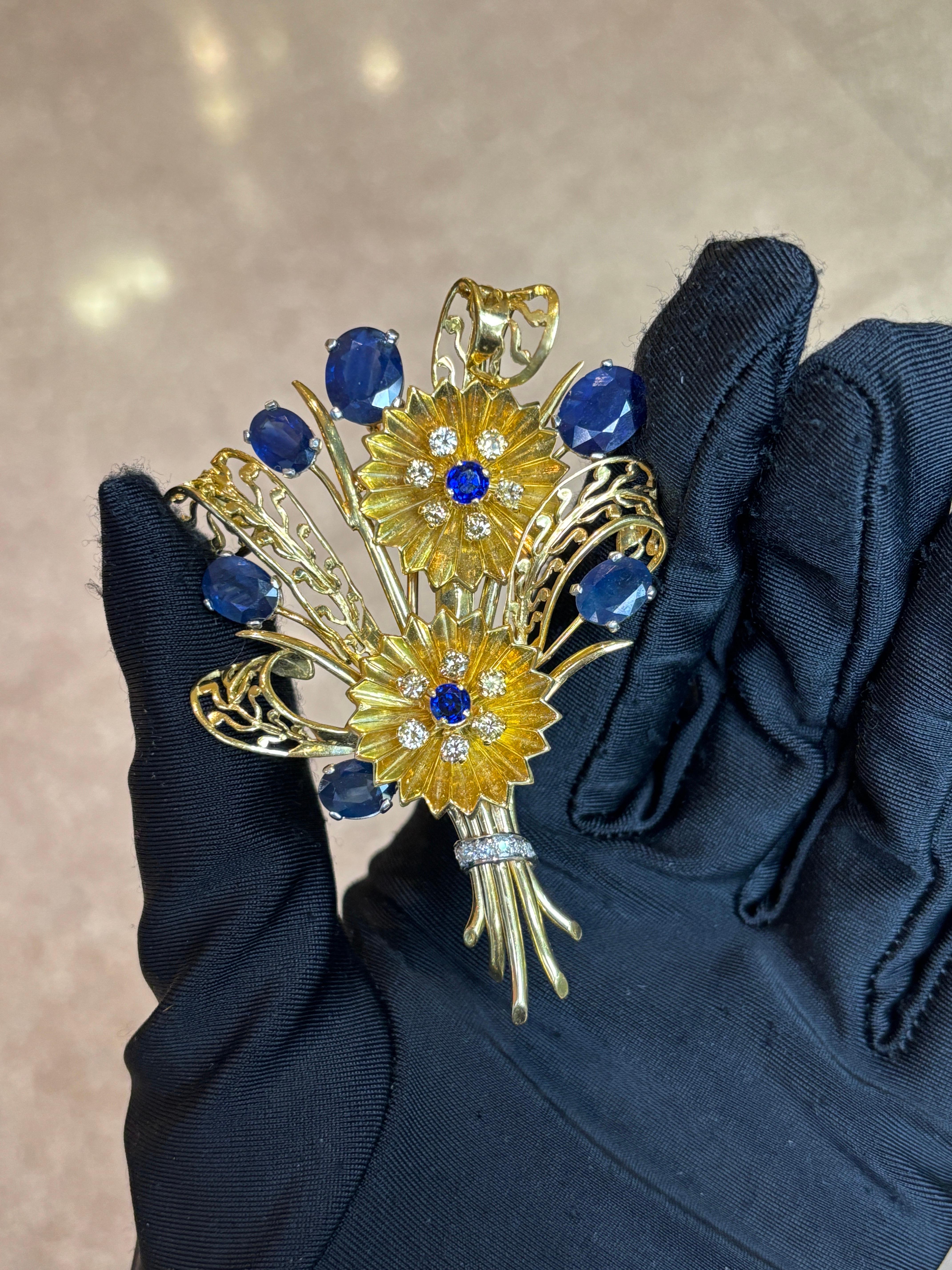 Broche Ramo de zafiros y diamantes

Broche de oro amarillo en forma de ramo floral, engastado con 6 zafiros talla oval y 2 redondos acentuados con diamantes.

Peso aproximado del zafiro: 12.57 quilates
Peso aproximado del diamante: 97