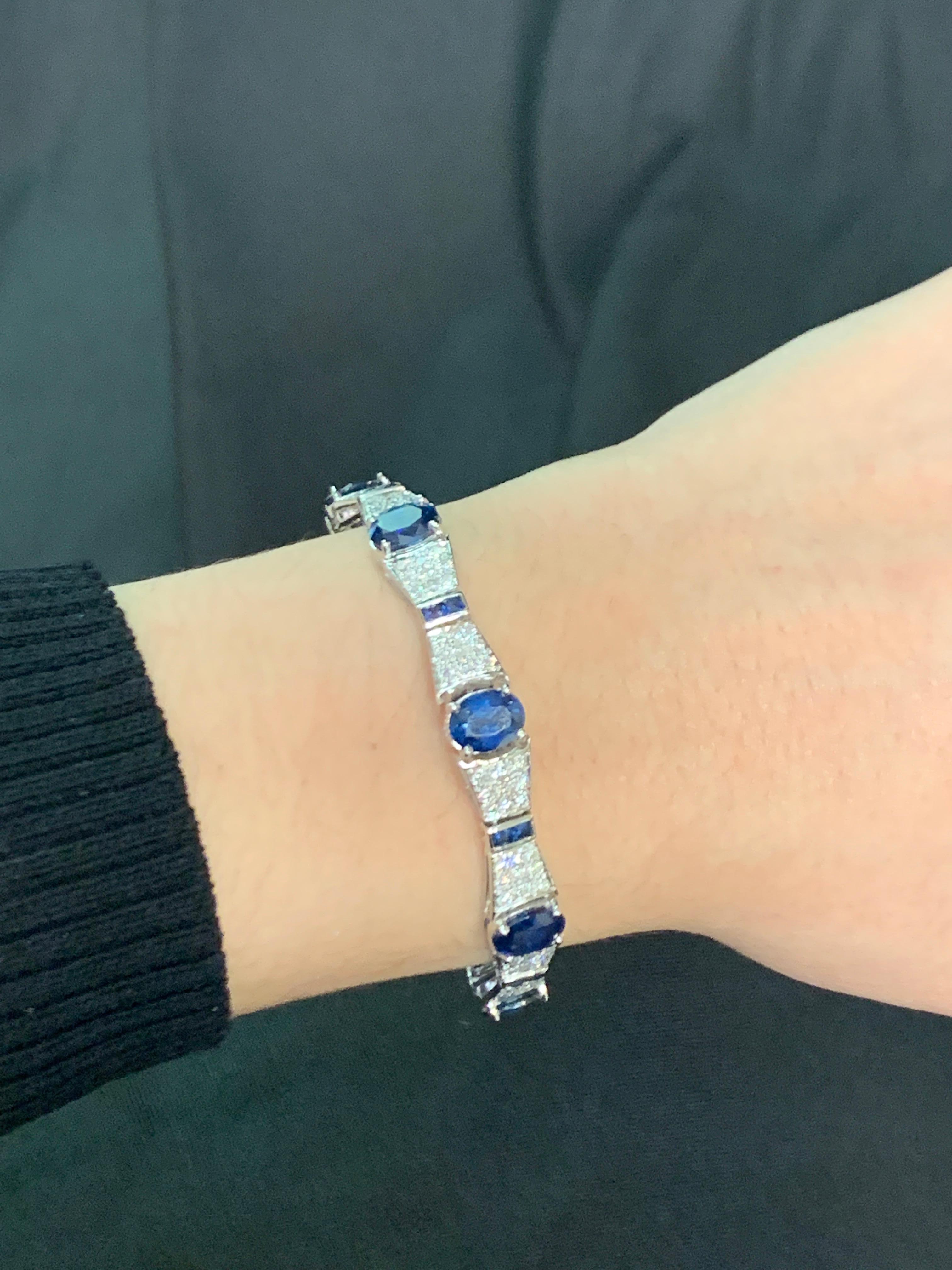 Bracciale con zaffiri e diamanti

Bracciale in oro bianco con 8 zaffiri ovali, diamanti rotondi e zaffiri quadrati. 

Lunghezza approssimativa: 7 pollici 
Tipo di metallo: Oro 14K