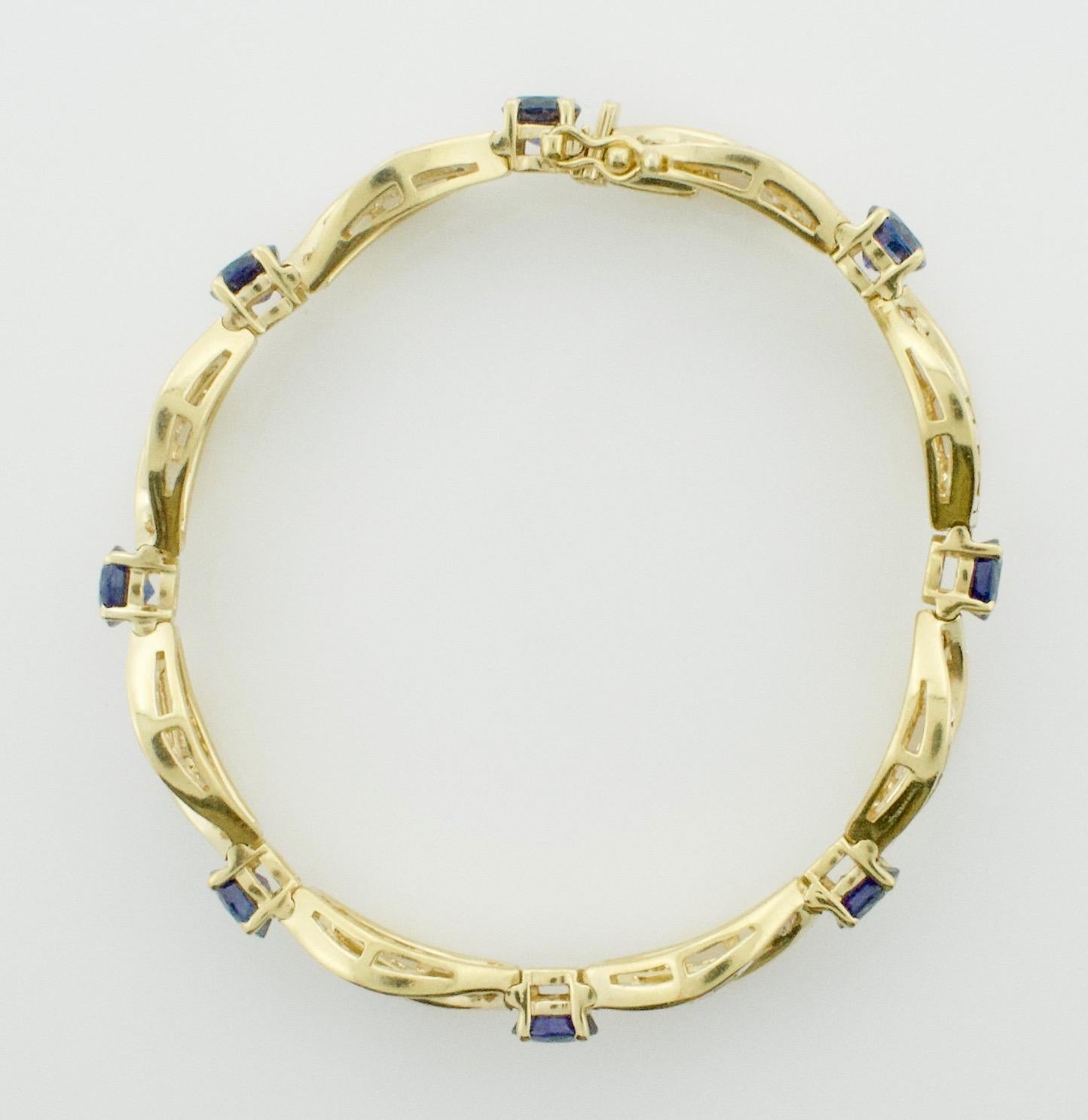 Round Cut Sapphire and Diamond Bracelet in 18 Karat Yellow Gold For Sale