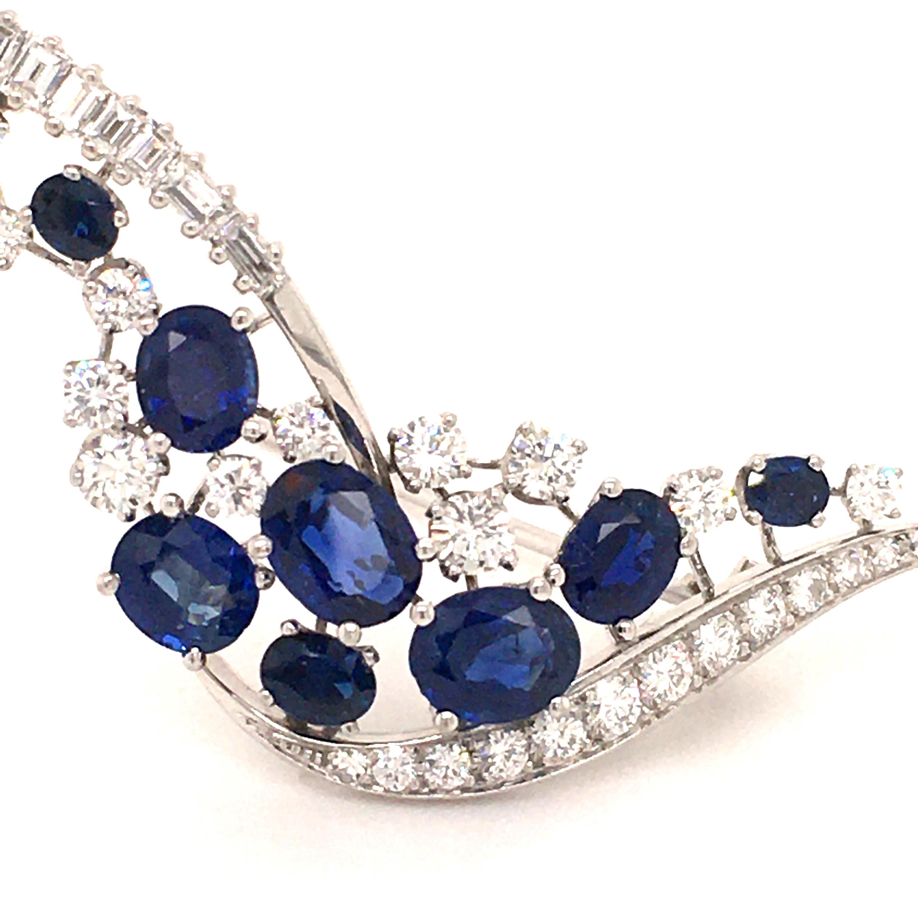 Sapphire and Diamond Brooch in 18 Karat White Gold In Good Condition In Lucerne, CH