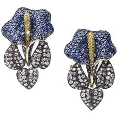 Calla-Lilien-Ohrringe mit Saphir und Diamant