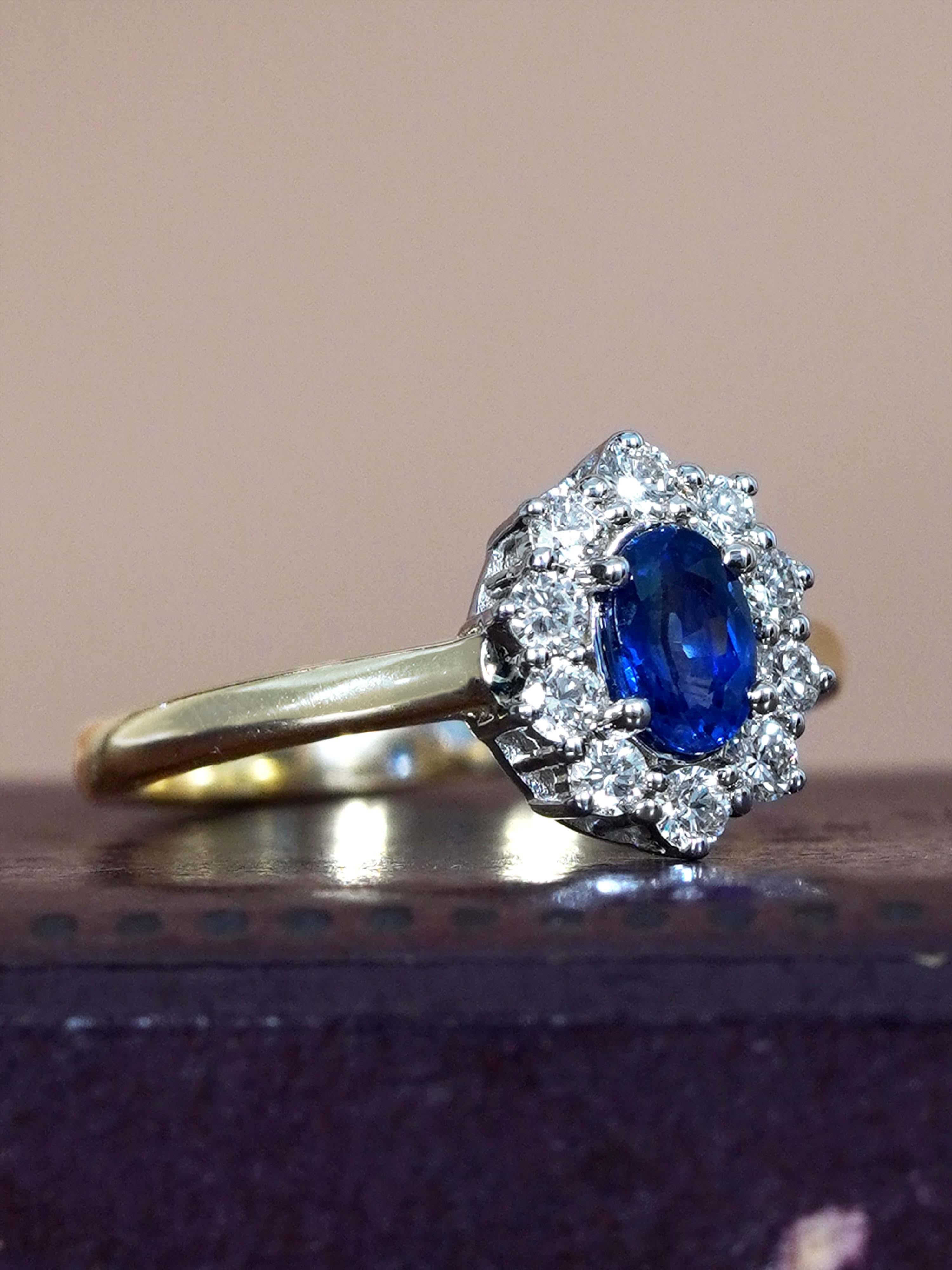 De las mujeres Anillo de compromiso de zafiro y diamante estilo clásico en oro amarillo de 18 quilates en venta