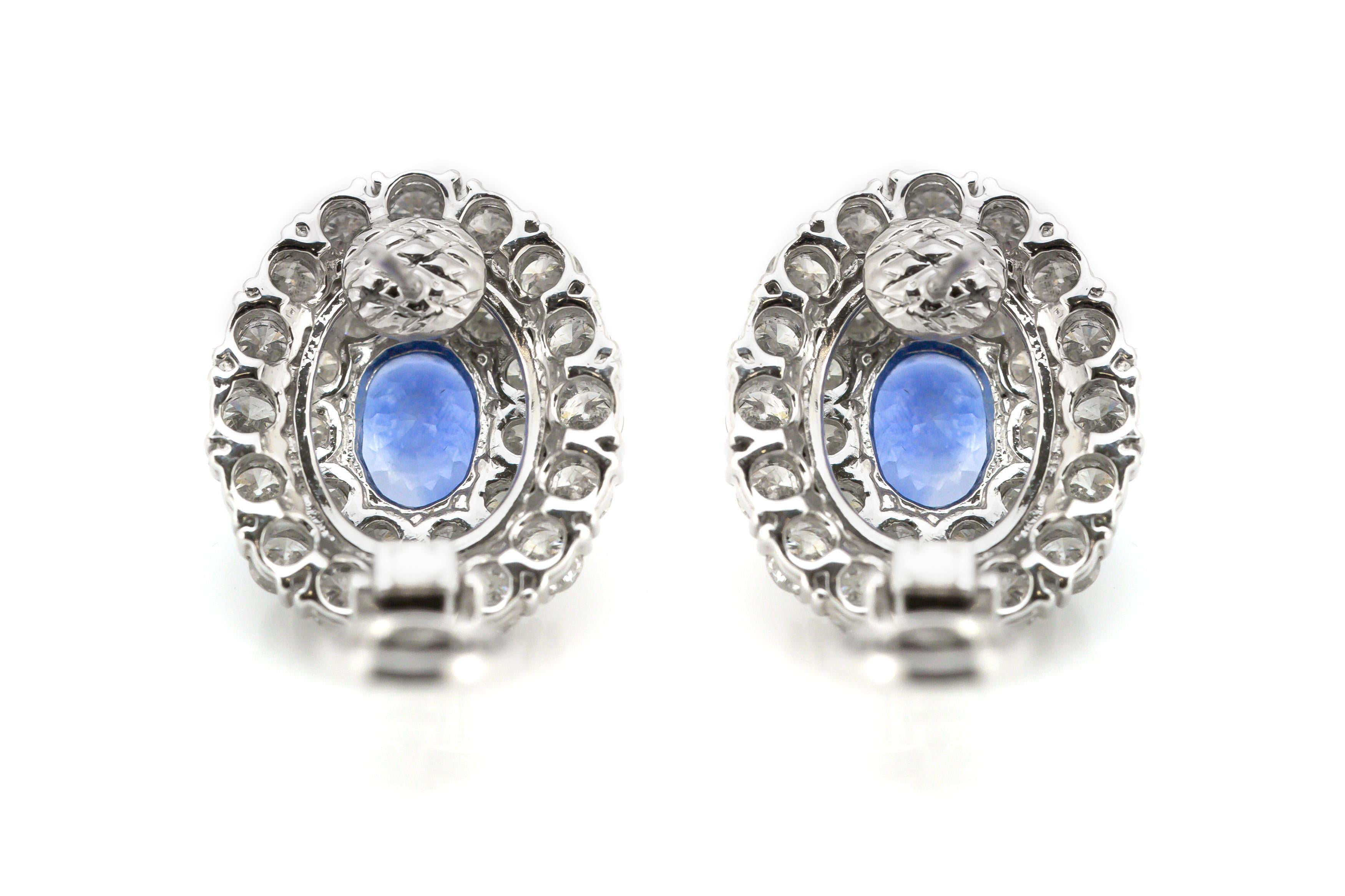 Beautiful clip on earrings finely crafted in platinum.
The diamond weighs an approximate total of 5.27 carat.
The sapphire weighs an approximate total of 5.68 carat.
