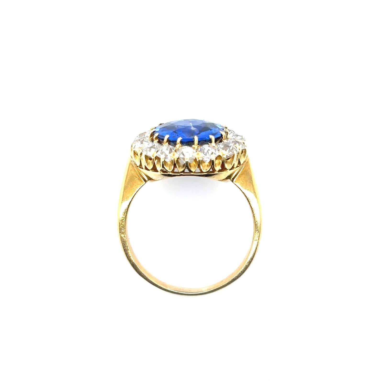 Sapphire and Diamond Cluster 18 Karat Yellow Gold Ring For Sale 1
