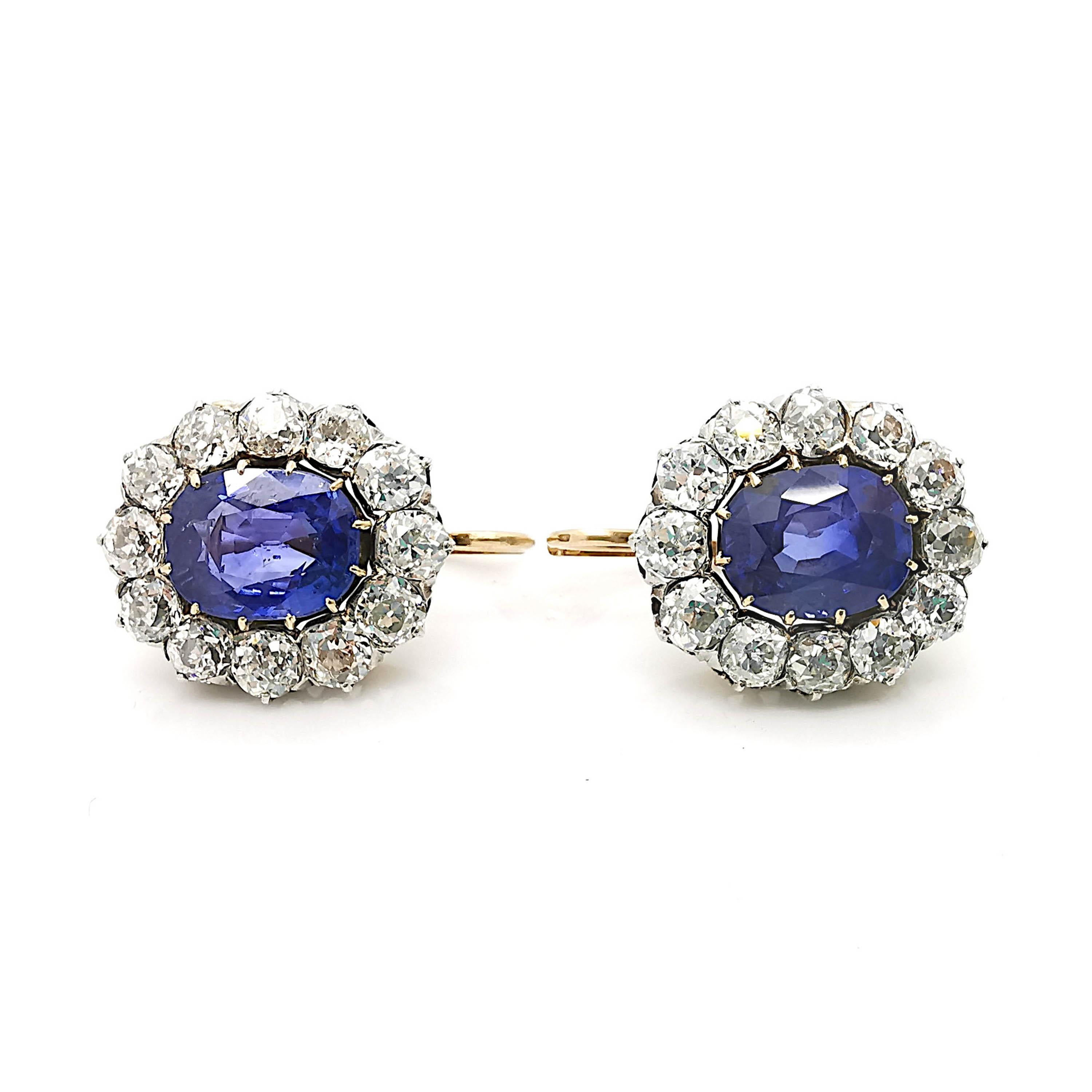 Saphir- und Diamant-Cluster-Ohrringe, Platin und Gold, um 1890 Damen im Angebot