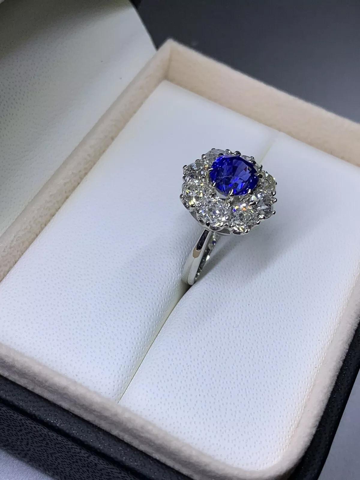 Taille ronde Bague de fiançailles saphir et diamant en platine antique. en vente