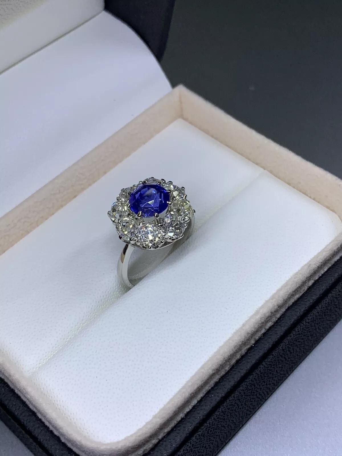 Bague de fiançailles saphir et diamant en platine antique. Neuf - En vente à London, GB