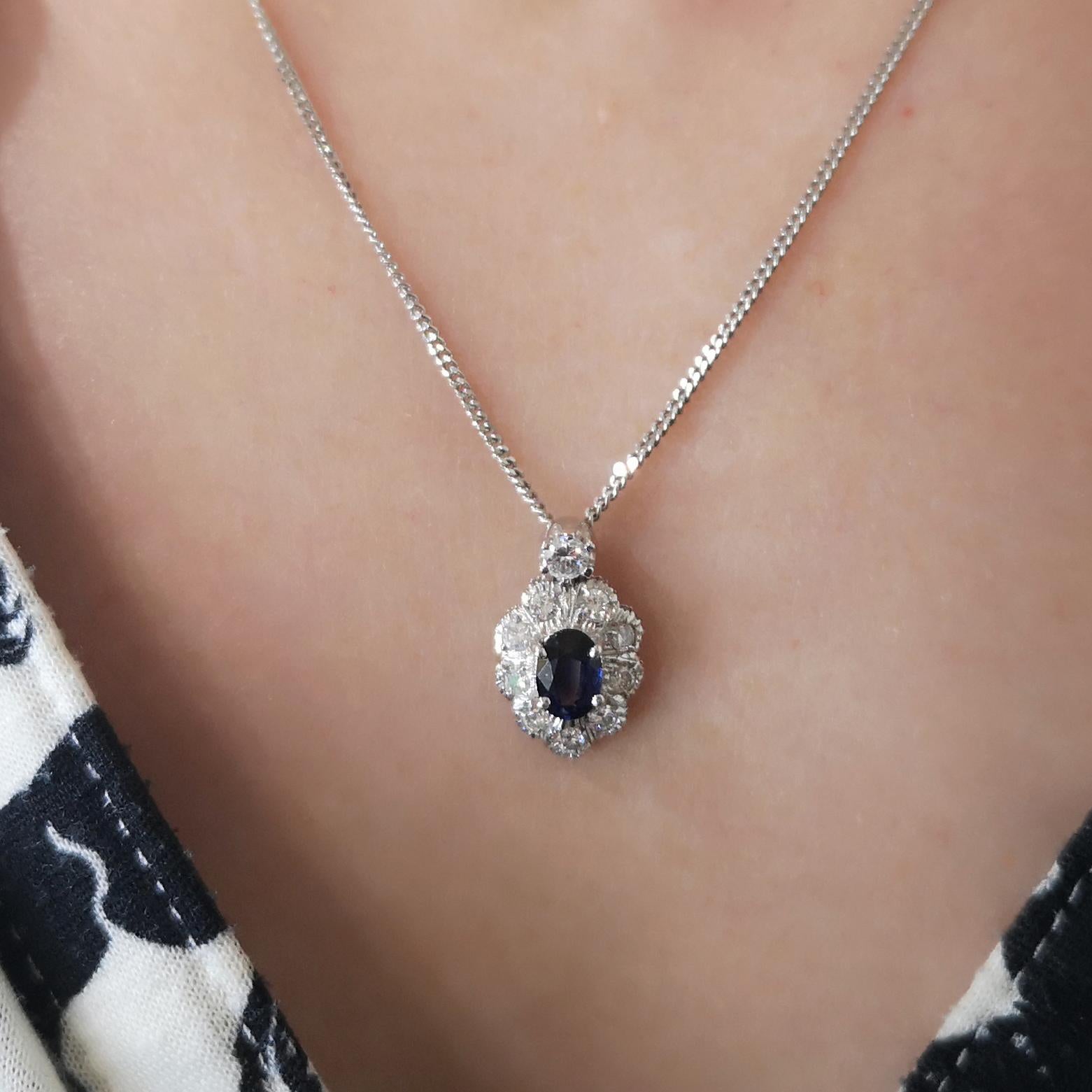 Sapphire and Diamond Cluster Pendant In Good Condition For Sale In London, GB