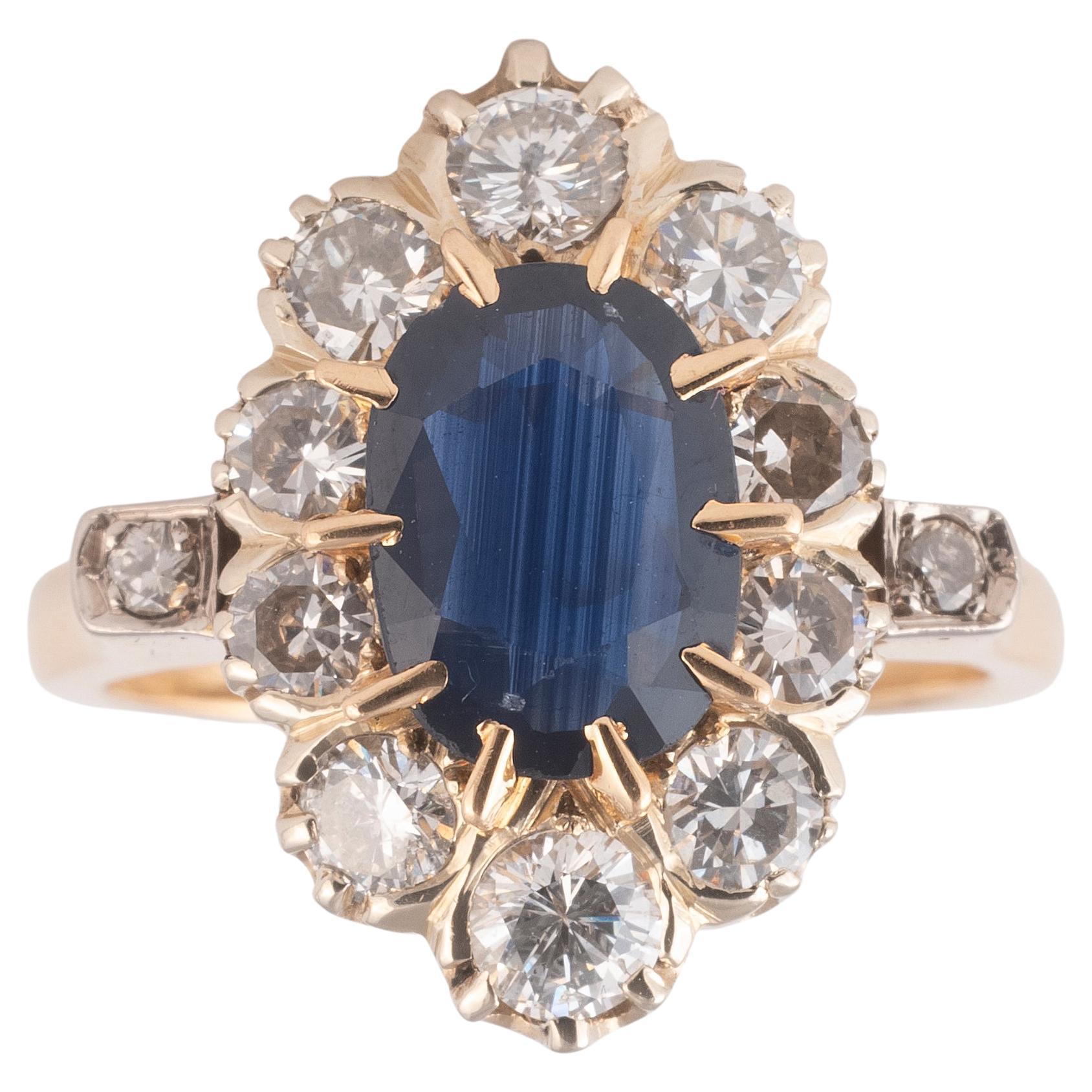 Cluster-Ring mit Saphiren und Diamanten (Ovalschliff) im Angebot