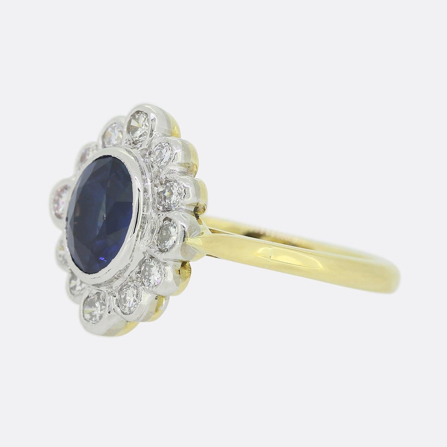 Si tratta di un moderno anello a grappolo con zaffiri e diamanti in oro giallo 18 ct. Lo zaffiro ovale centrale ha una tonalità media di blu reale ed è completato da una serie di diamanti rotondi a taglio brillante.

Condit: Usato (Molto