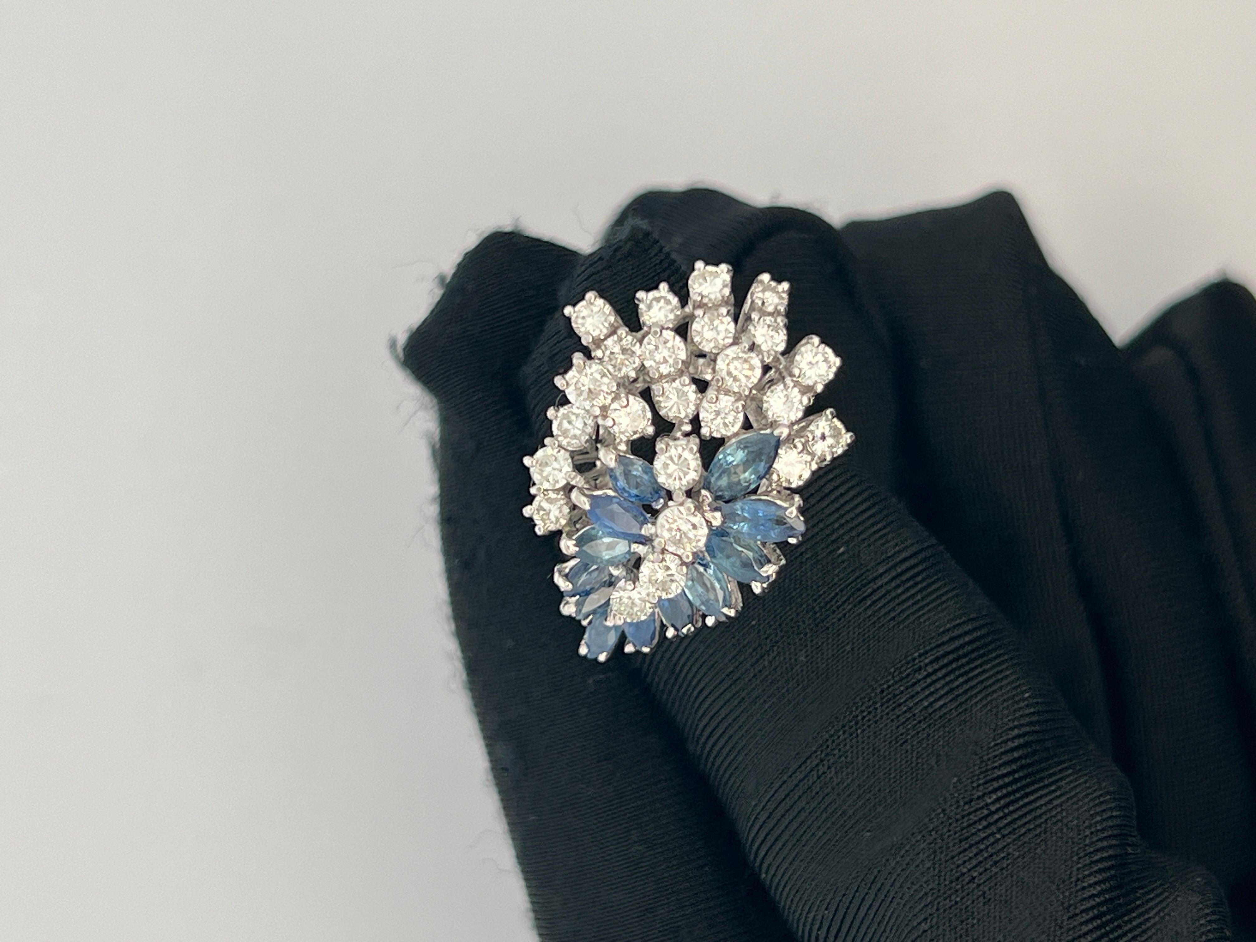 Taglio misto Anello con zaffiro e diamante a grappolo in vendita