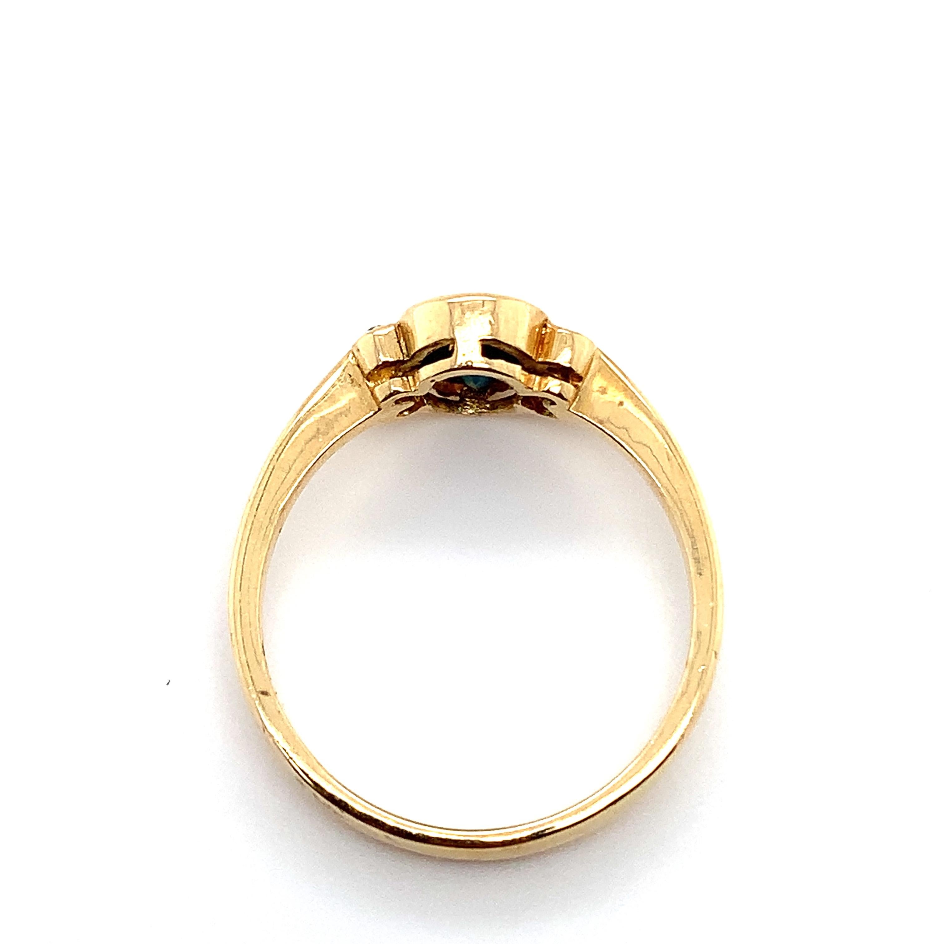 Oval Cut Sapphire and diamond cocktail fashion antique ring yellow gold For Sale
