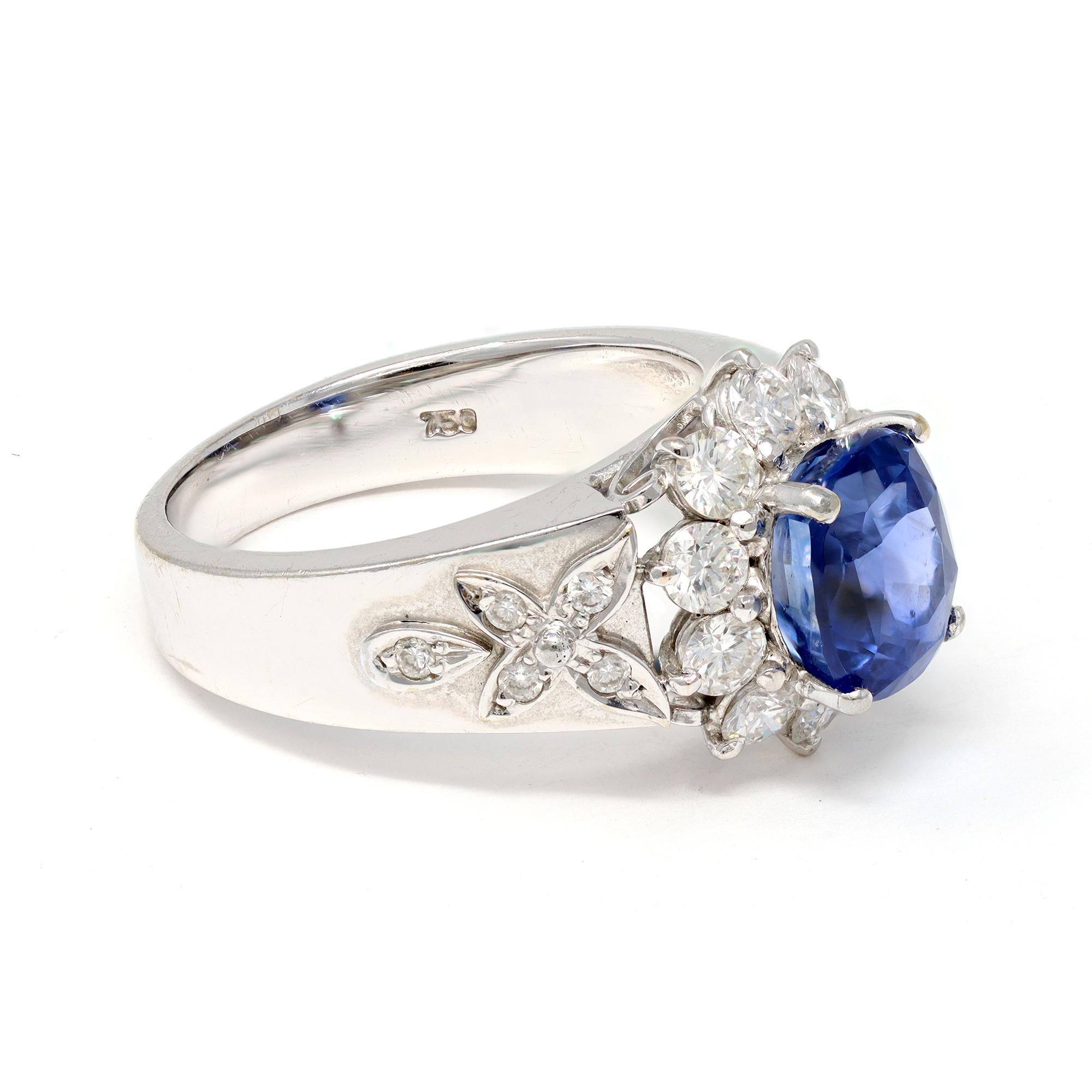 Sapphire and Diamond Cocktail Ring CA 1980 in 18K In Excellent Condition For Sale In Miami, FL