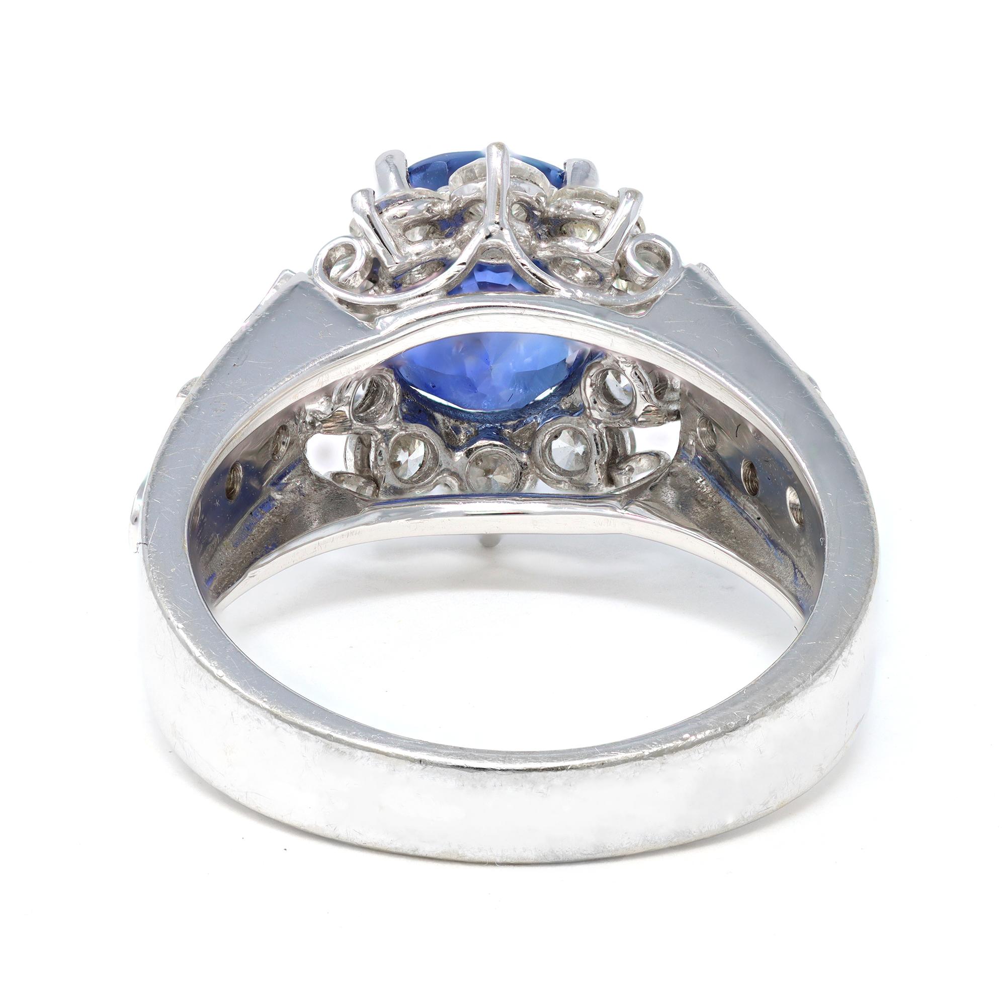 Women's or Men's Sapphire and Diamond Cocktail Ring CA 1980 in 18K For Sale