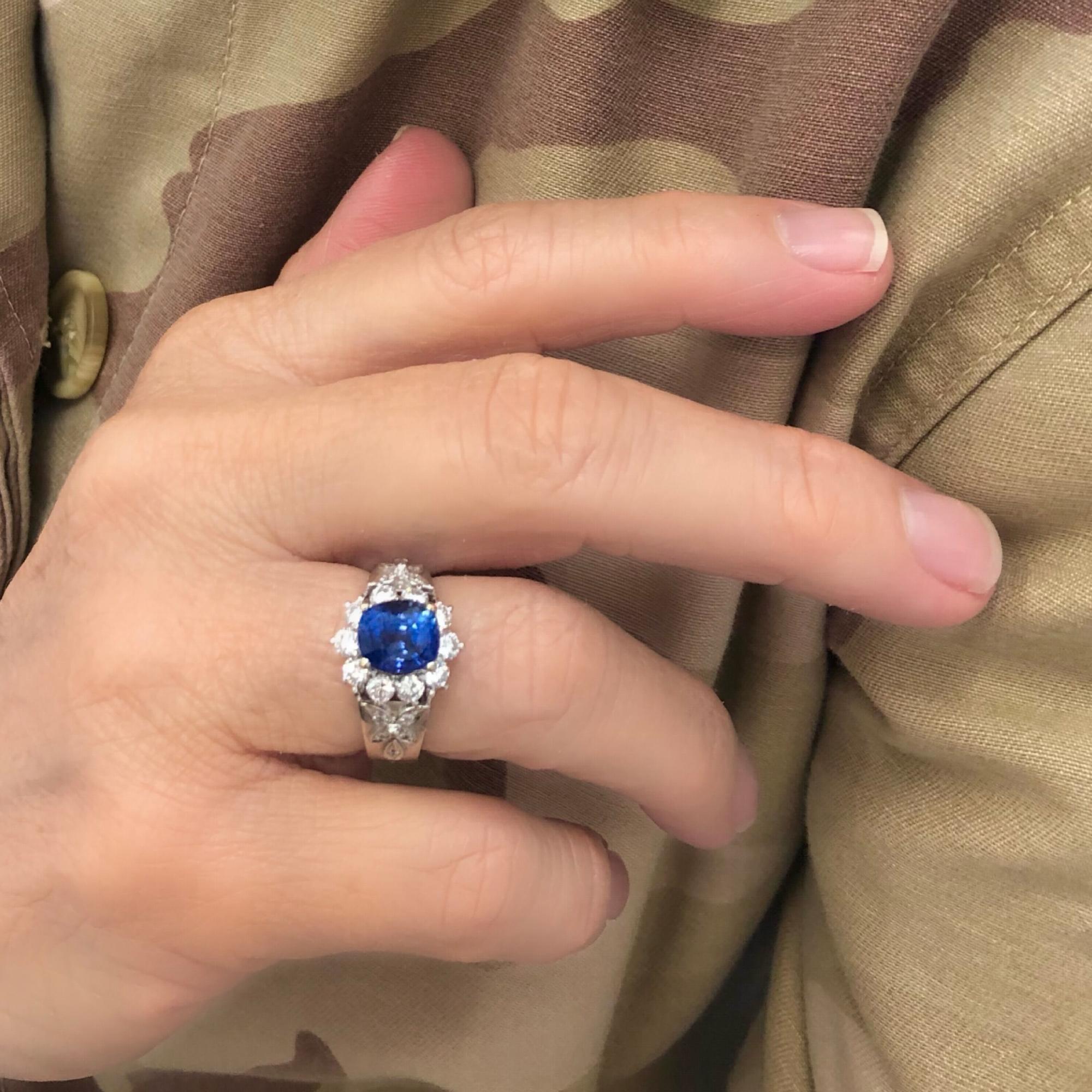 Sapphire and Diamond Cocktail Ring CA 1980 in 18K For Sale 1