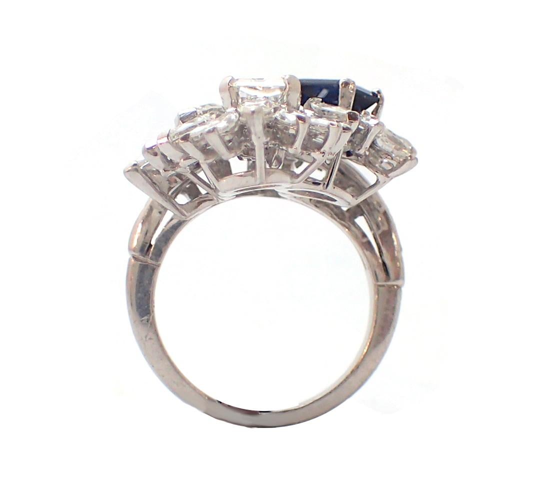Sapphire and Diamond Cocktail Ring in Platinum In Good Condition For Sale In New York, NY