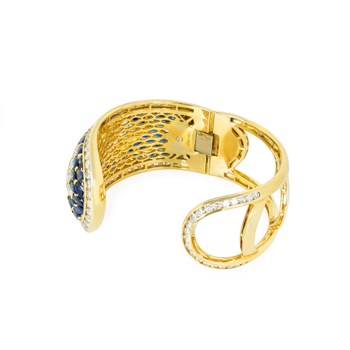 Sapphire and Diamond Cuff Bangle 17.9 Carat Diamonds 21.9 Carat Sapphires In Excellent Condition For Sale In London, GB