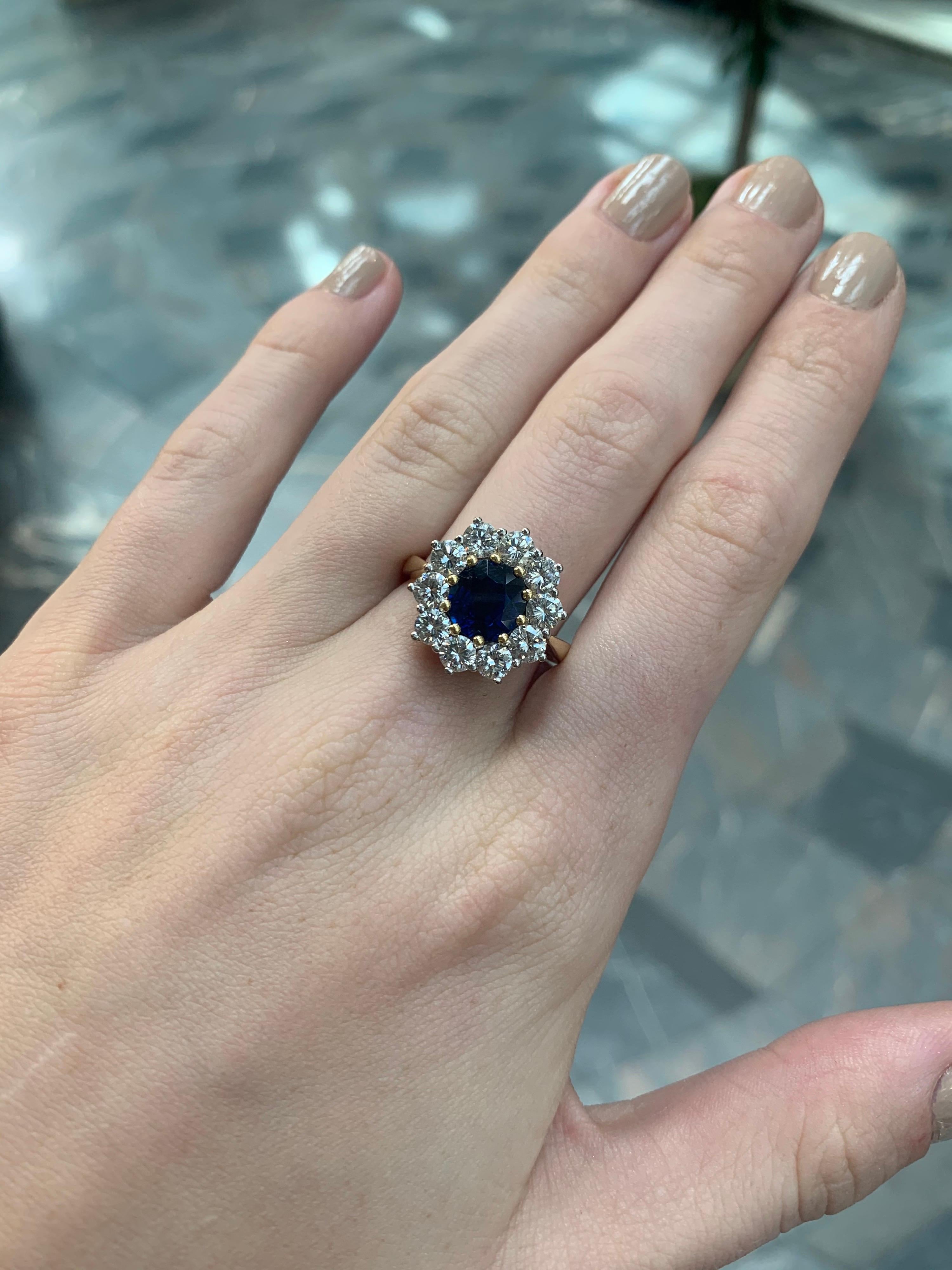 Sapphire and Diamond Diana Style Cluster Engagement Ring in 18 Karat Yellow Gold In Good Condition In London, GB