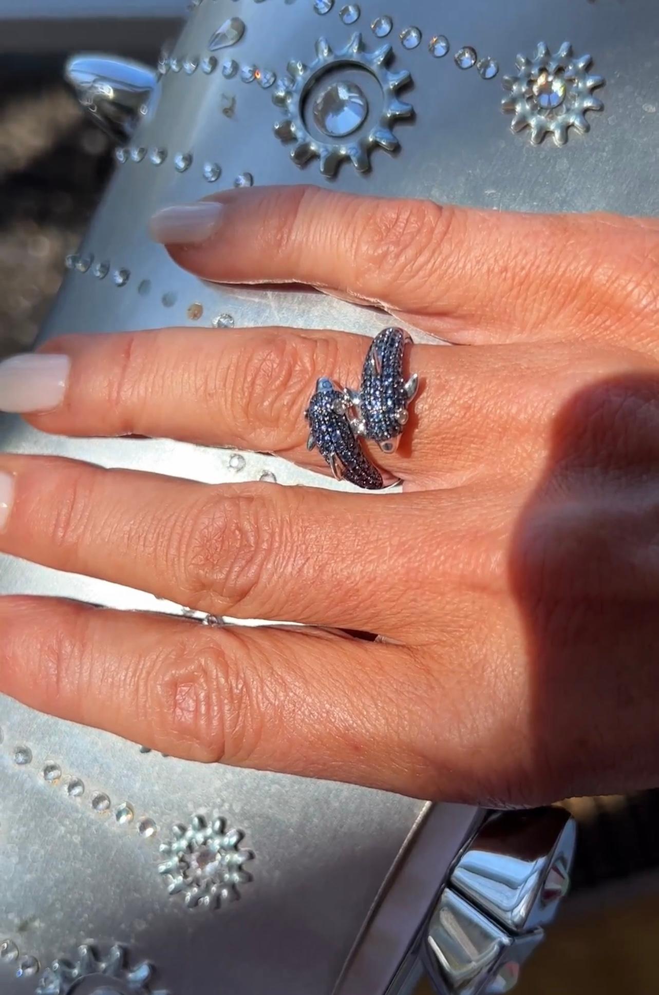 Bague dauphin en saphir et diamants Neuf - En vente à Derby, NY