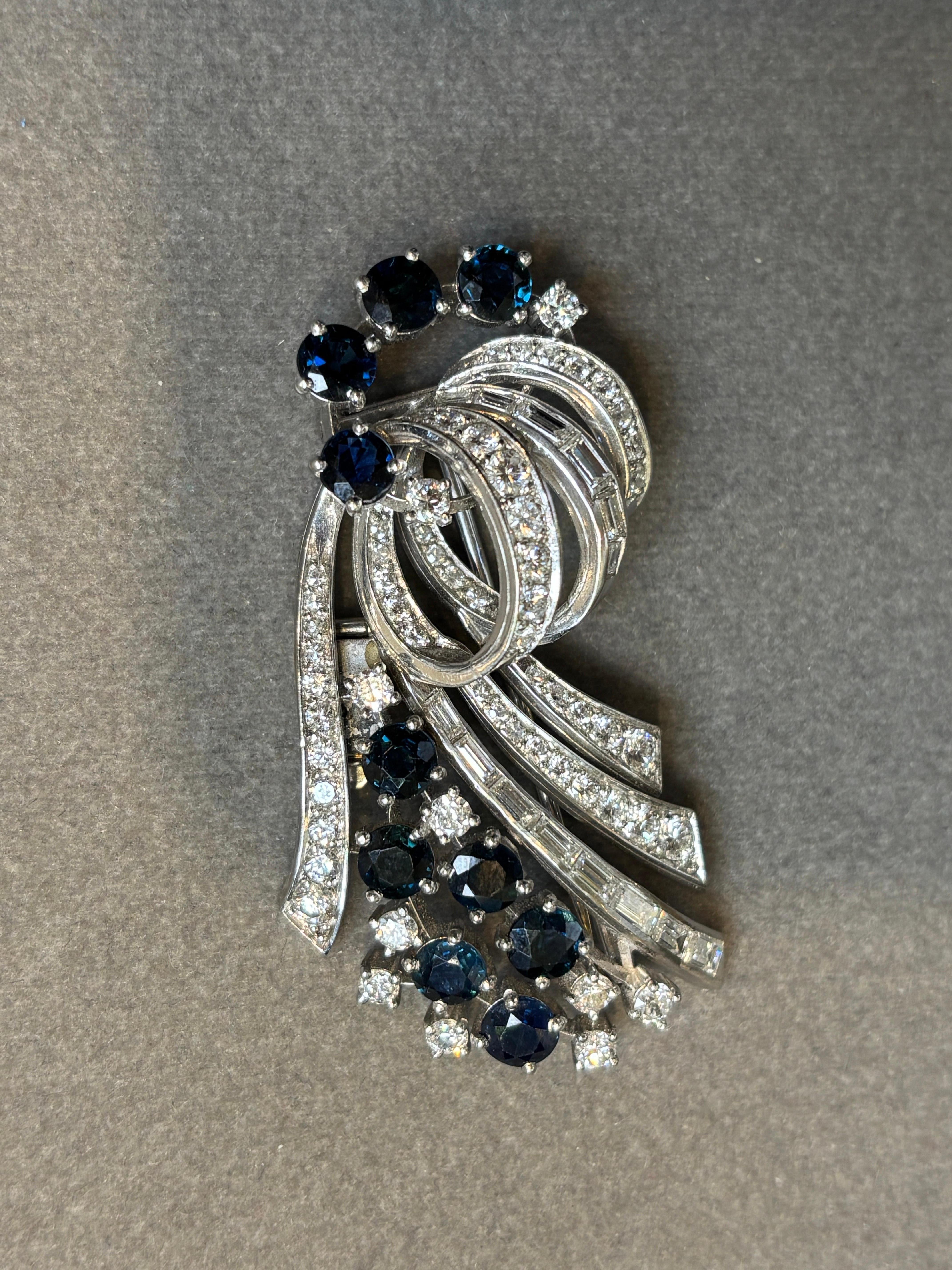 Broche à double clip en saphir et diamant Pour femmes en vente