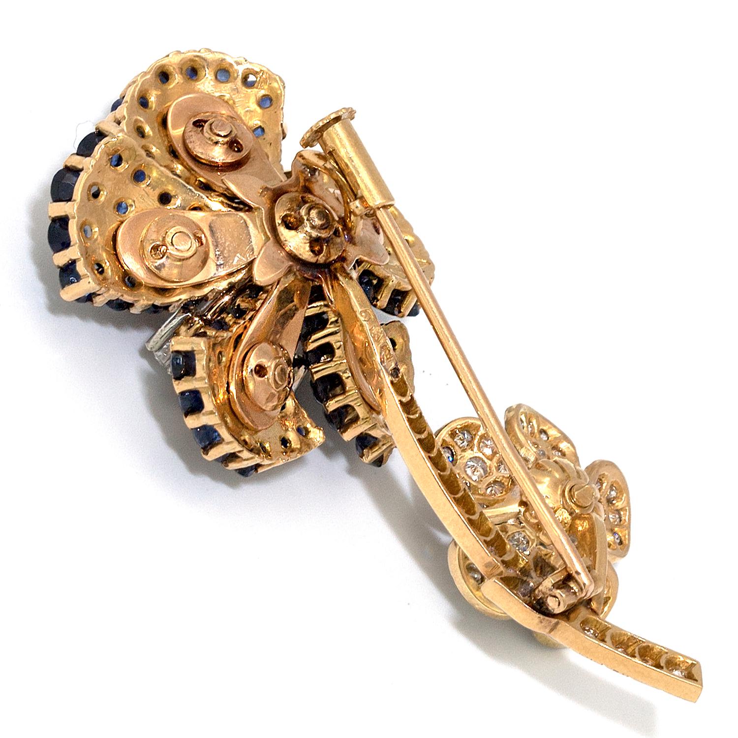 Sapphire and Diamond Floral 18 Karat  Gold Brooch im Zustand „Gut“ im Angebot in New York, NY