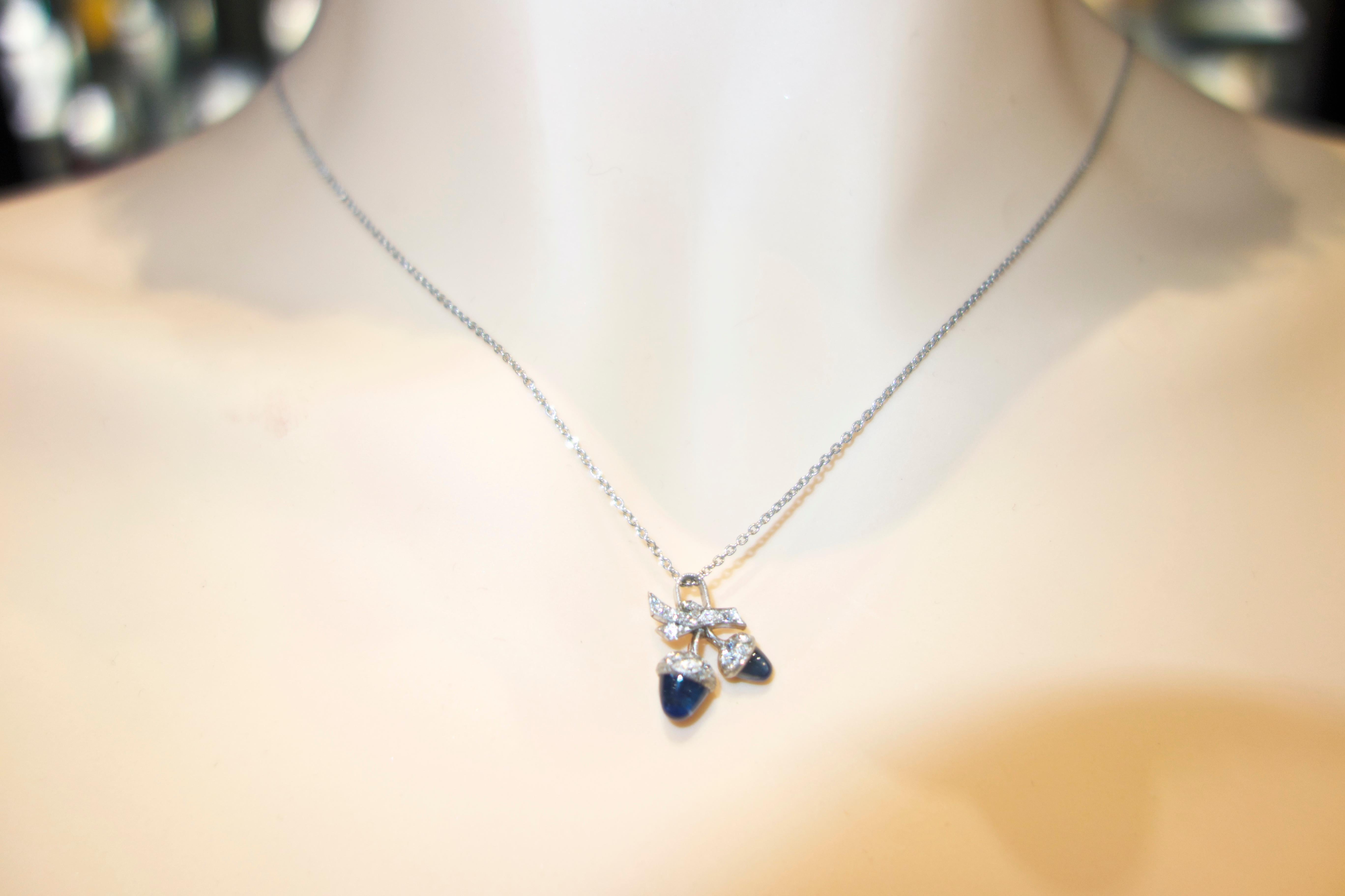 Sapphire and Diamond Floral and Leaf Petite Pendant, circa 1920 im Zustand „Gut“ in Aspen, CO