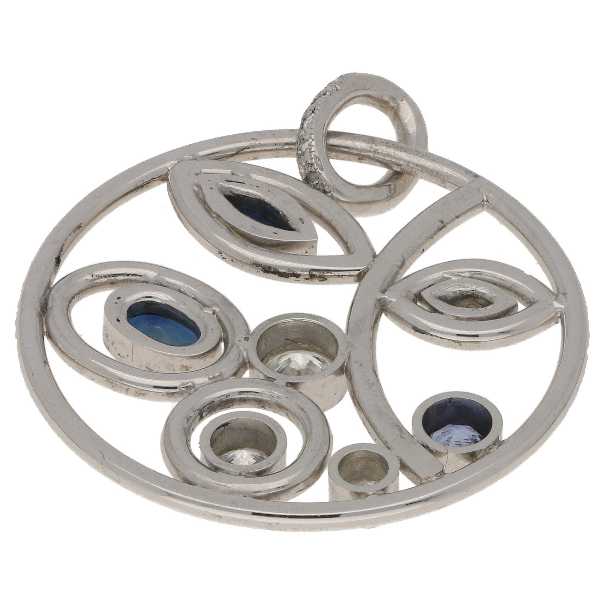Taille ronde Pendentif floral en or blanc 18 carats serti de saphirs et de diamants en vente