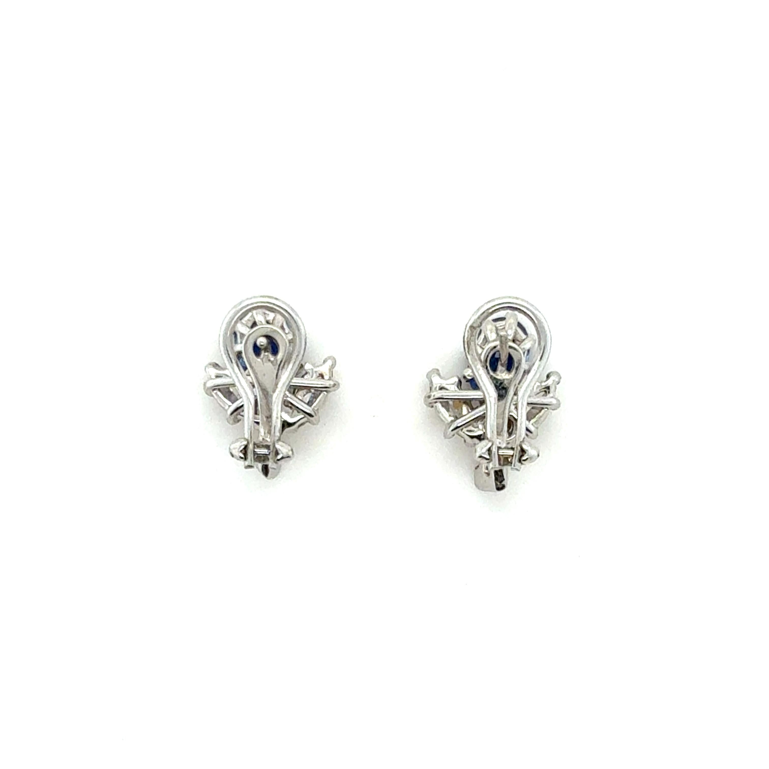Taglio ovale Sapphire and Diamond Flower Earrings in vendita