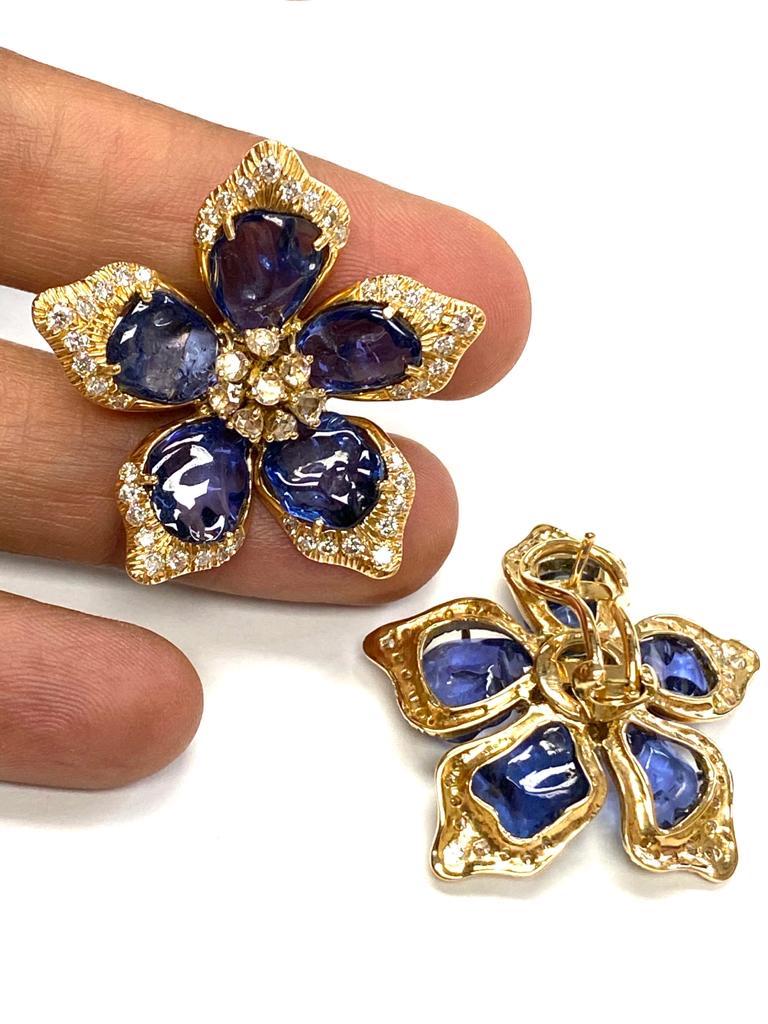 Goshwara Sapphire and Diamond Flower Earrings In New Condition For Sale In New York, NY