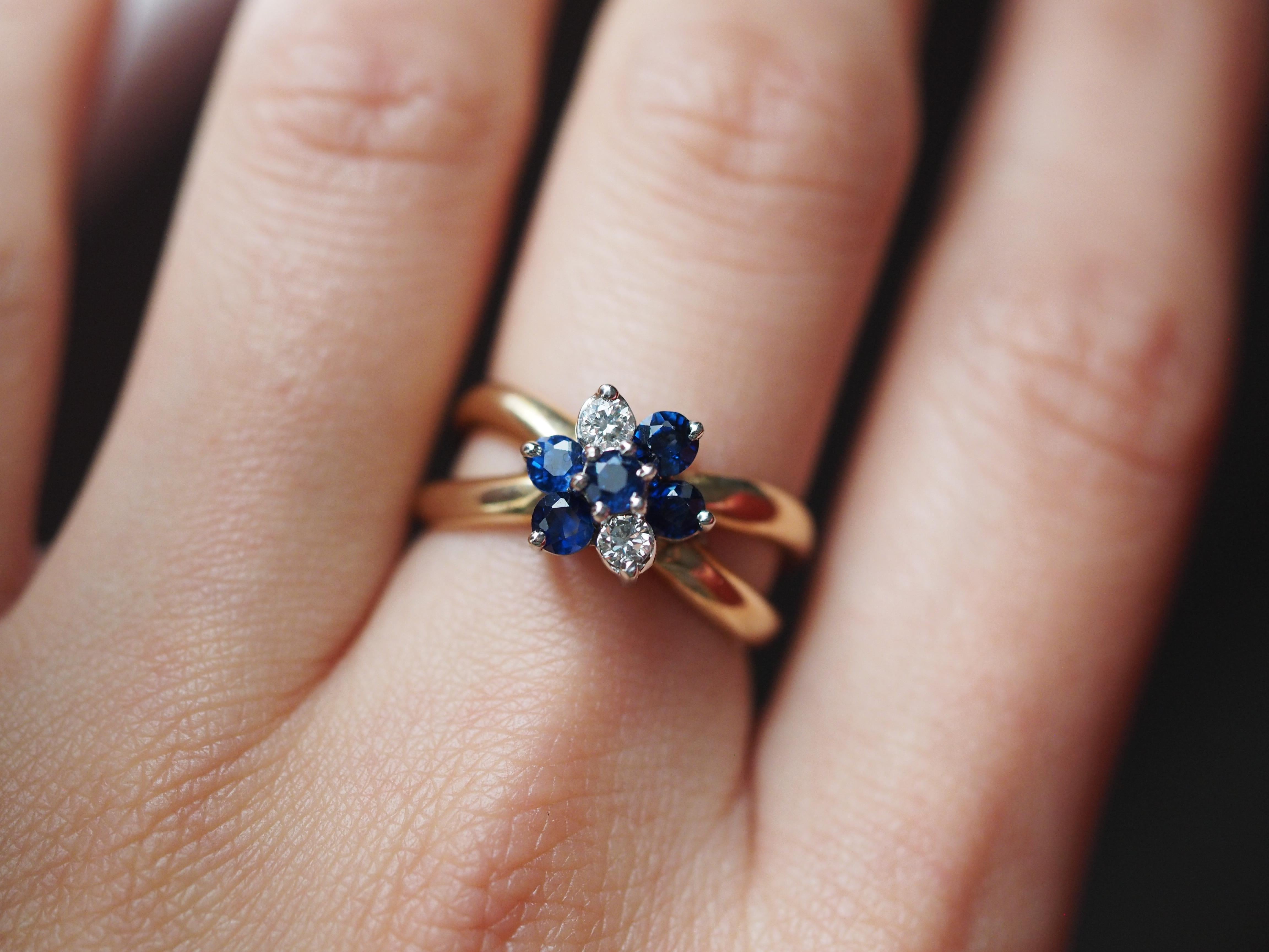 Sapphire and Diamond Flower Halo Crossover Retro Ring in 14 Karat Yellow Gold For Sale 2