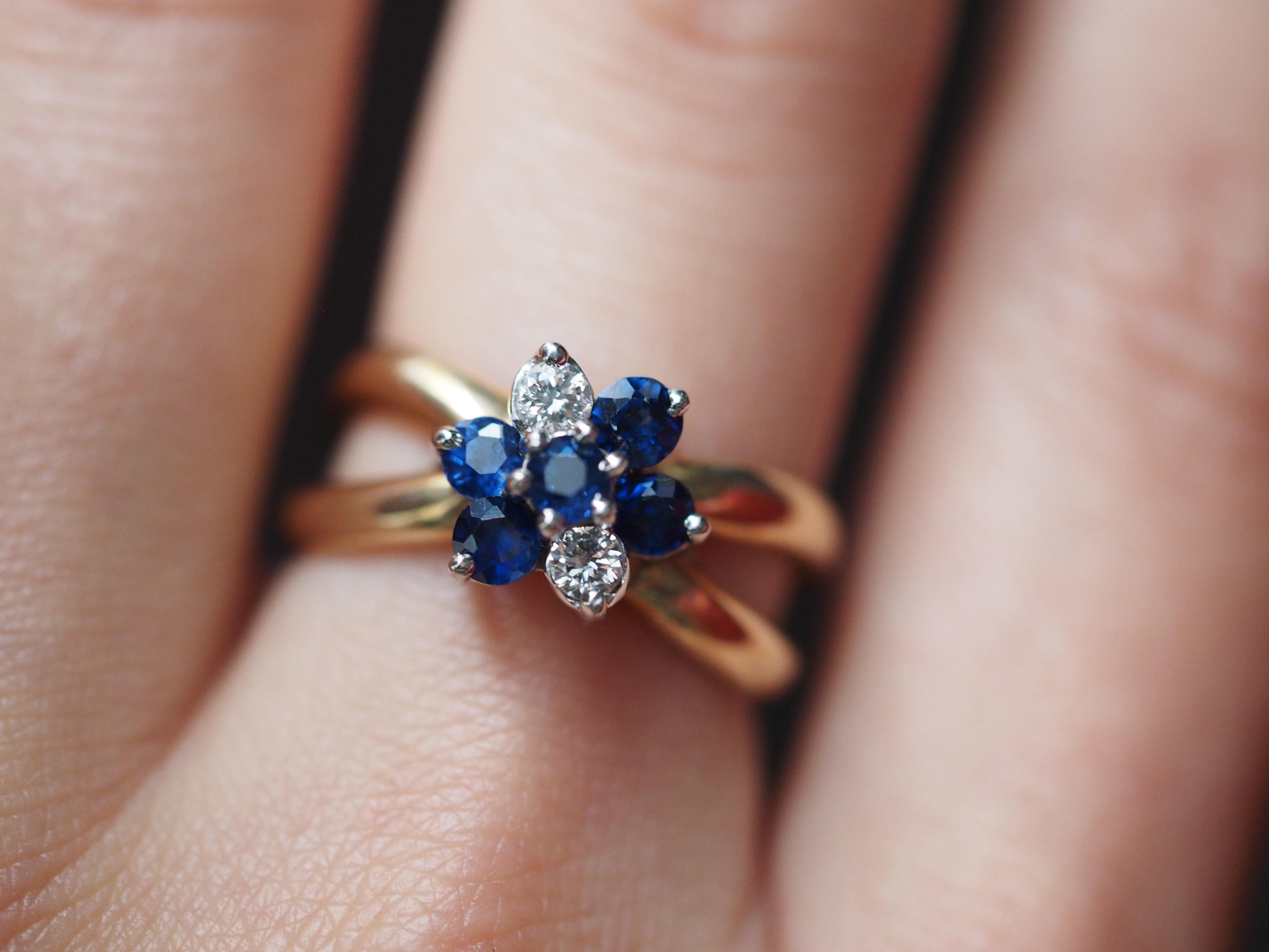 Sapphire and Diamond Flower Halo Crossover Retro Ring in 14 Karat Yellow Gold For Sale 3