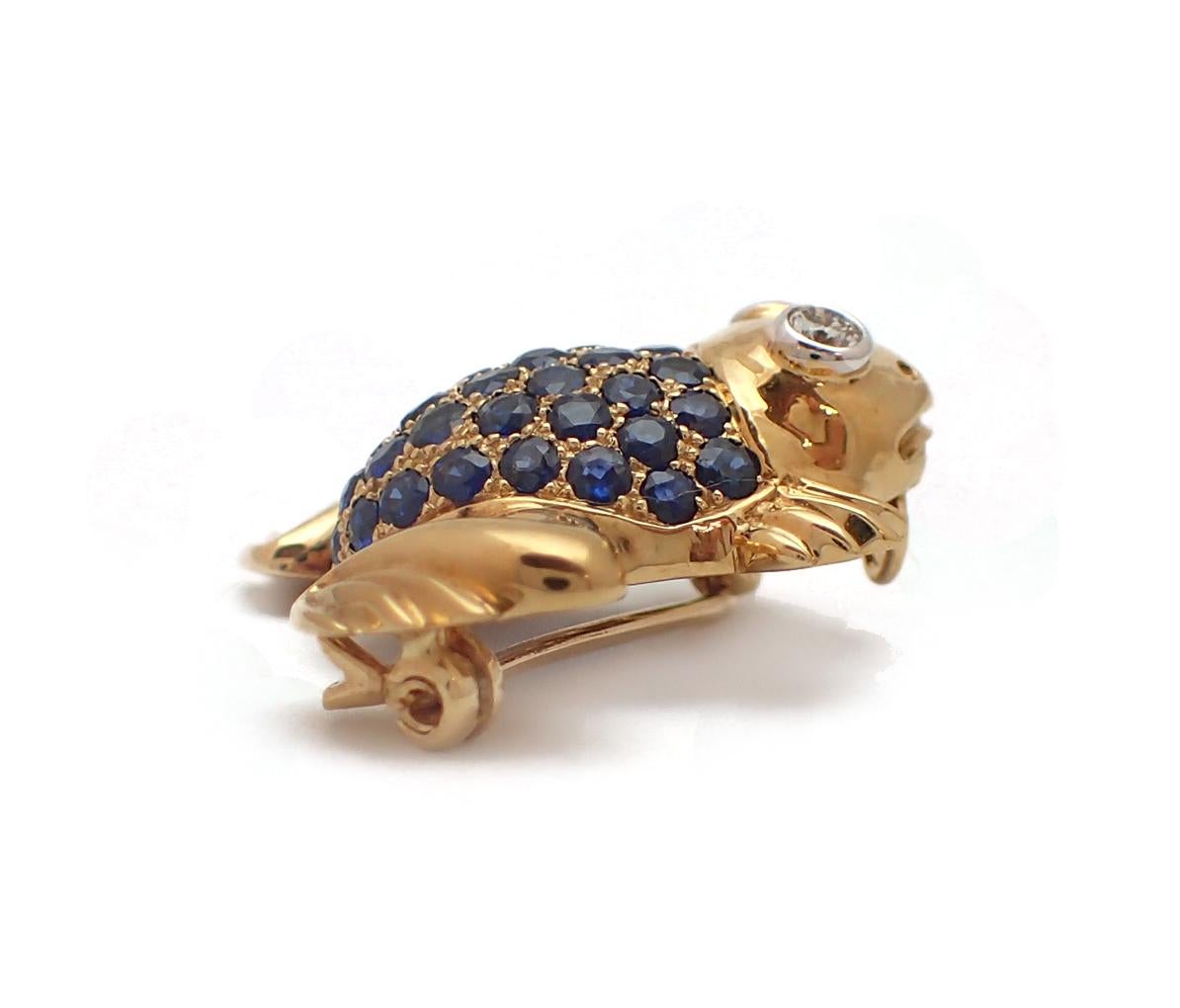 Sapphire and Diamond Frog Pin in 18 Karat Yellow Gold In Excellent Condition For Sale In New York, NY