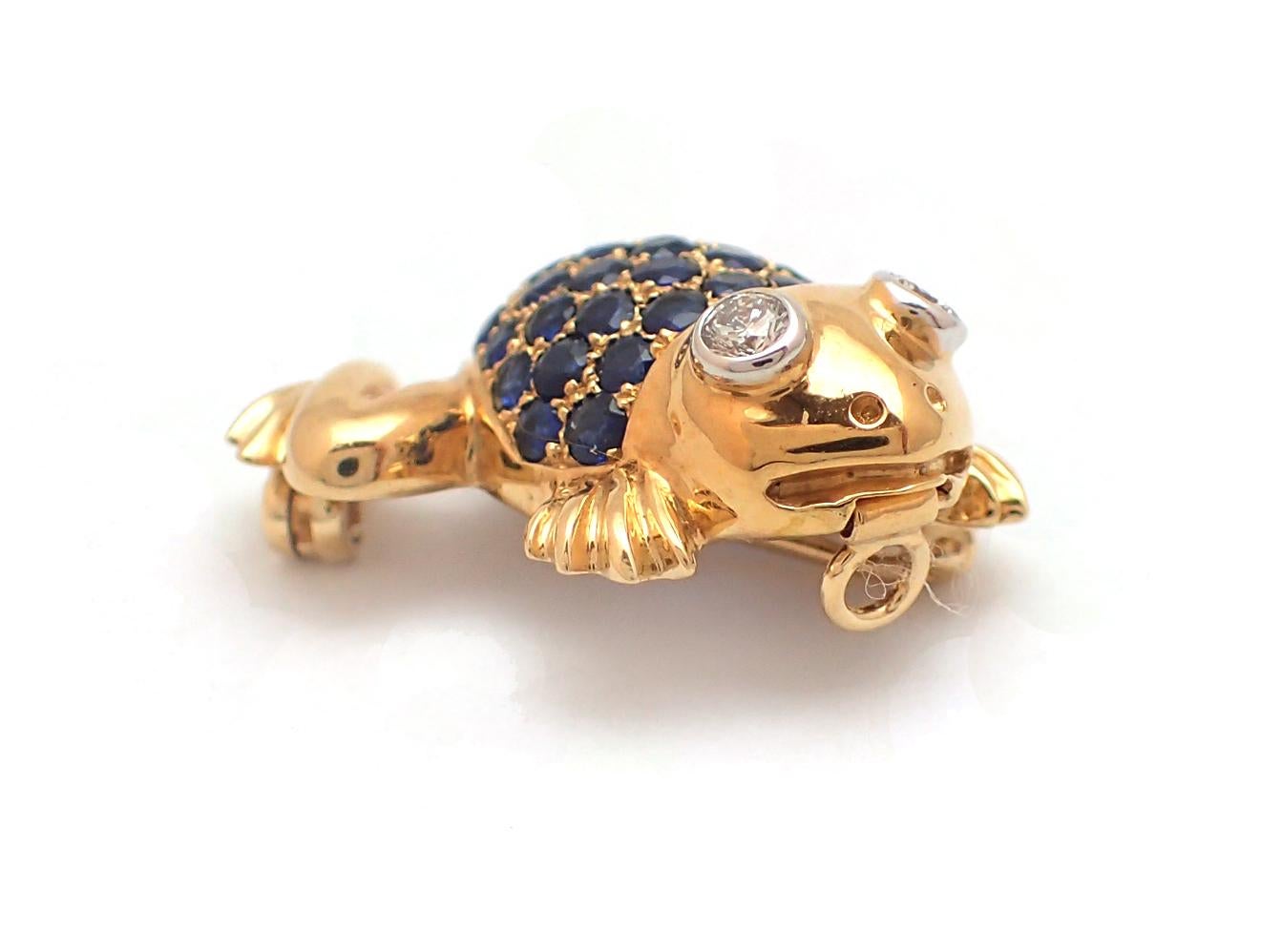 Sapphire and Diamond Frog Pin in 18 Karat Yellow Gold For Sale 1