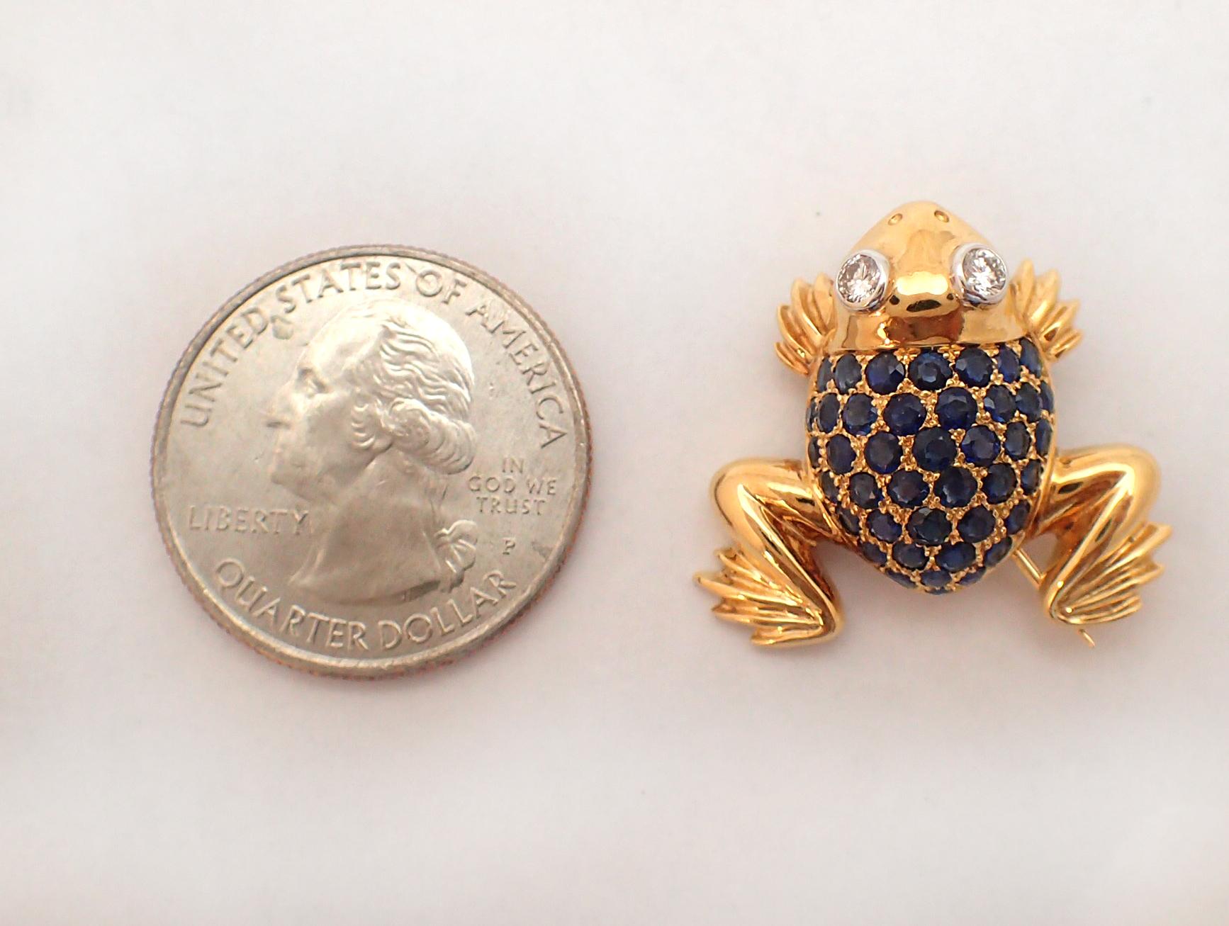 Sapphire and Diamond Frog Pin in 18 Karat Yellow Gold For Sale 2