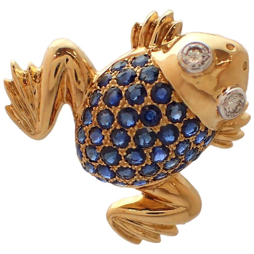 Sapphire and Diamond Frog Pin in 18 Karat Yellow Gold For Sale