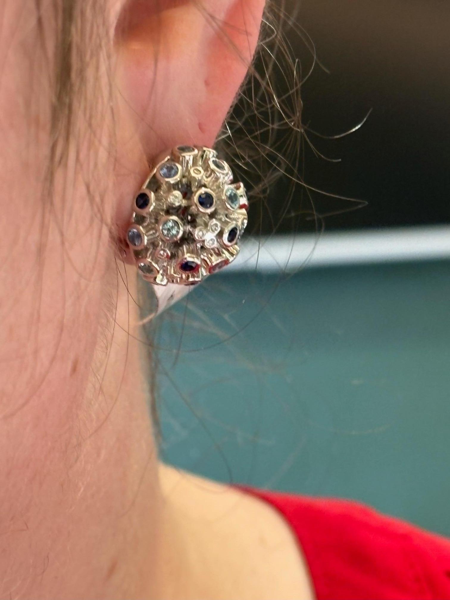 Contemporaneo Orecchini a grappolo con zaffiro e diamante in oro Estate Jewelry in vendita