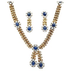 Collar de eslabones de oro con zafiro y diamantes y pendientes a juego