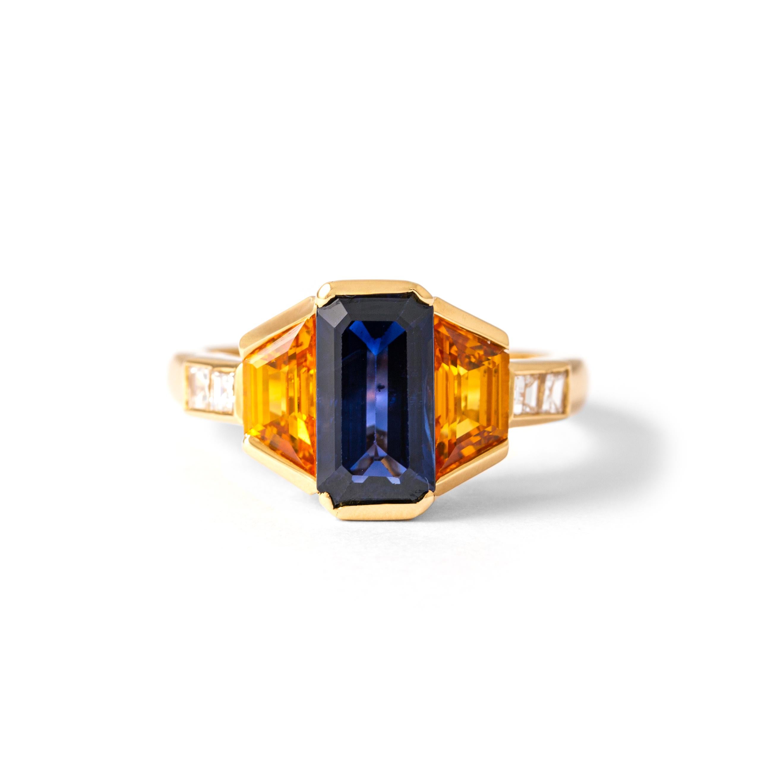 Ring in 18kt yellow gold set with one sapphire and 4 yellow sapphires 4.45 cts and 4 diamonds 0.29 cts Size 54                  