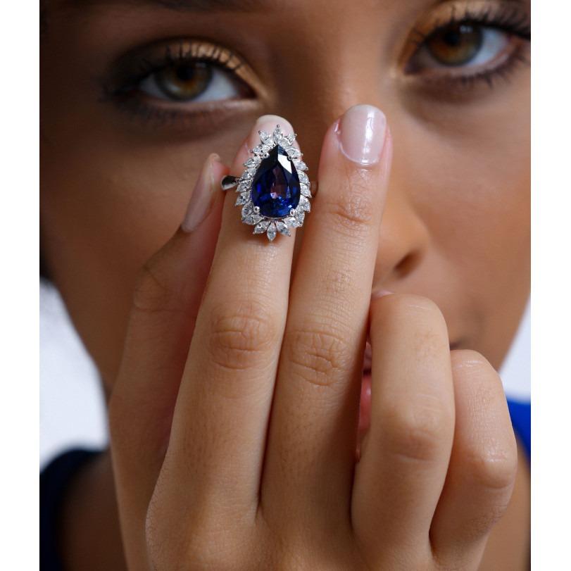 Sapphire And Diamond Halo 8.14ct Ring In New Condition For Sale In Fatih, 34