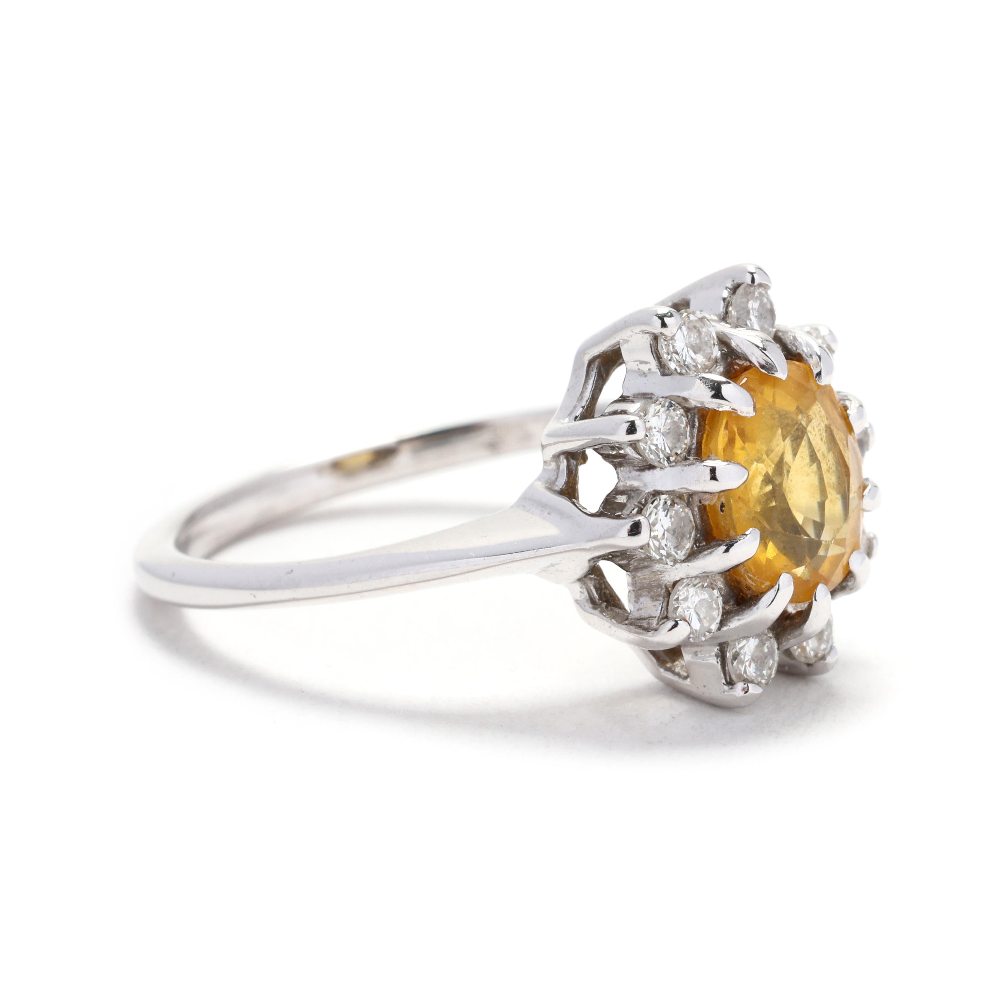 Pierres : 

- saphir, 1 pierre

- coupe ovale

- 7.1 x 6.1 x 4 mm

- environ 1,3 carat



- diamants, 10 pierres

- coupe brillante ronde

- 2 mm

- environ 30 carats au total

- Couleur F-G, pureté SI1-2



Taille de l'anneau 5.75



Hauteur du